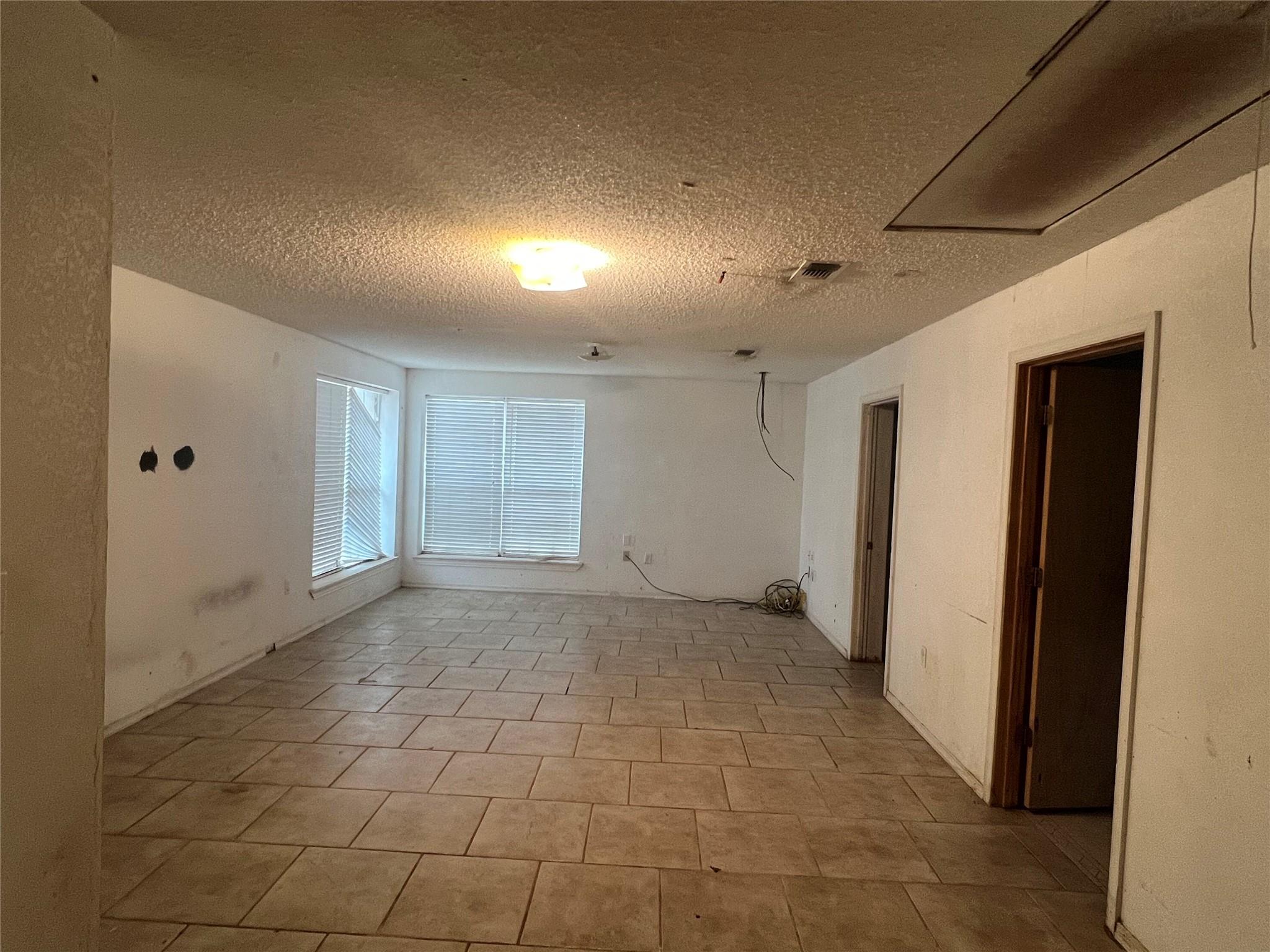 1448 Private Road 6013, Giddings, TX 78942