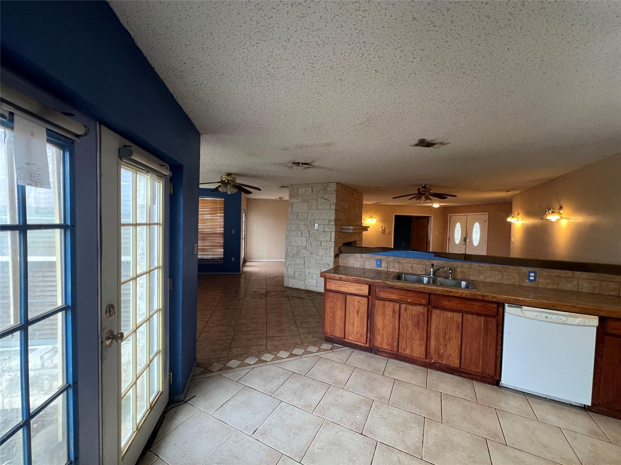 1448 Private Road 6013, Giddings, TX 78942