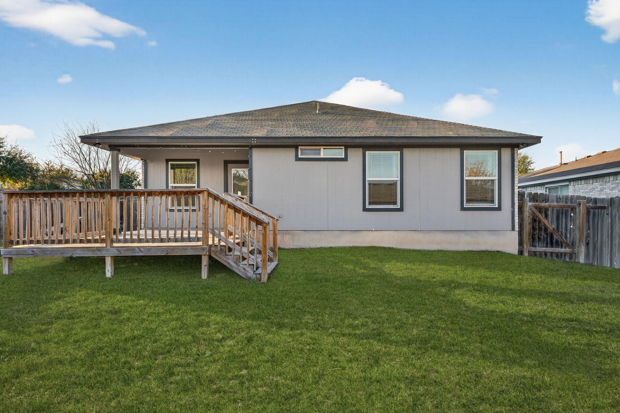 129 Salado Dr, Kyle, TX 78640