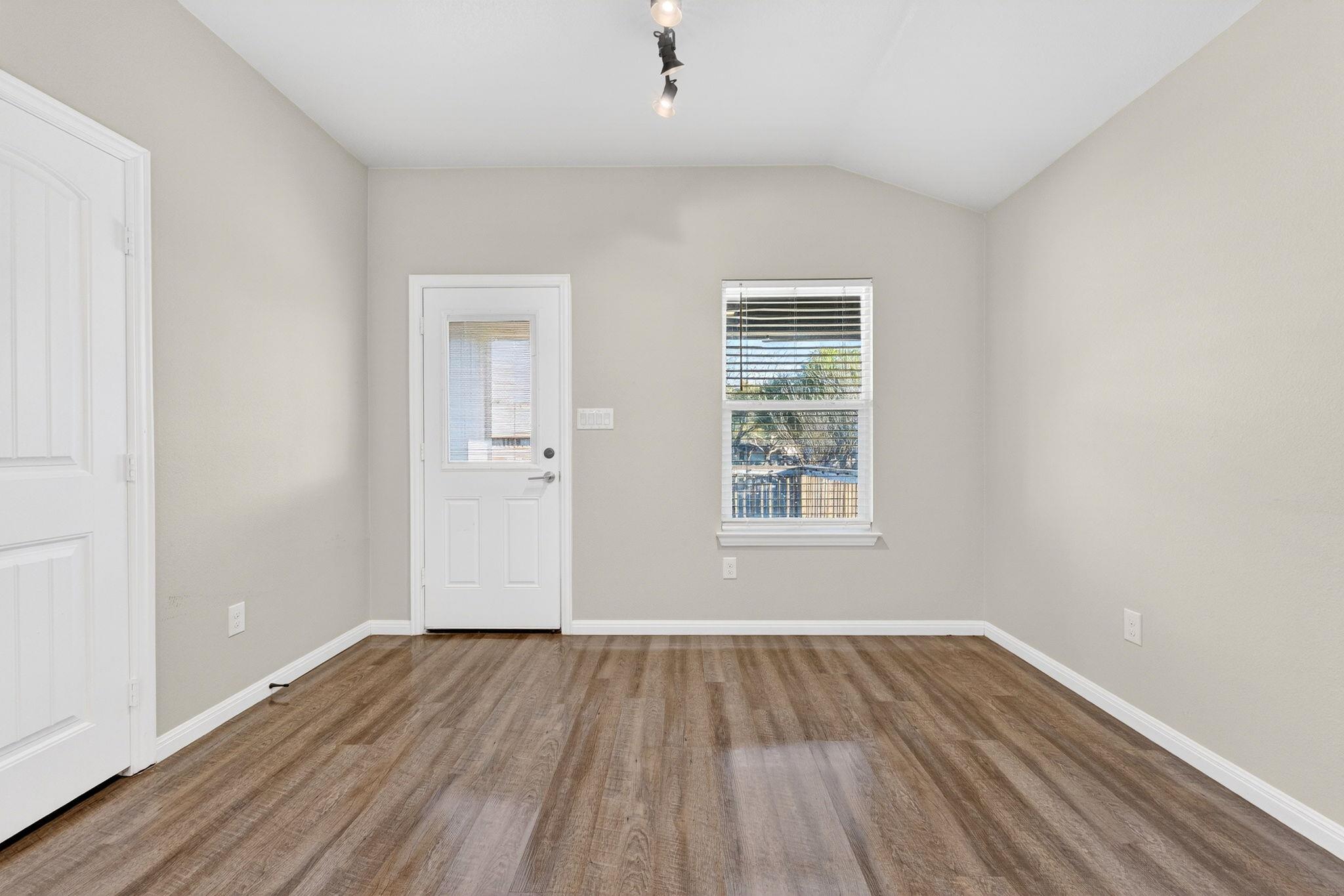 129 Salado Dr, Kyle, TX 78640