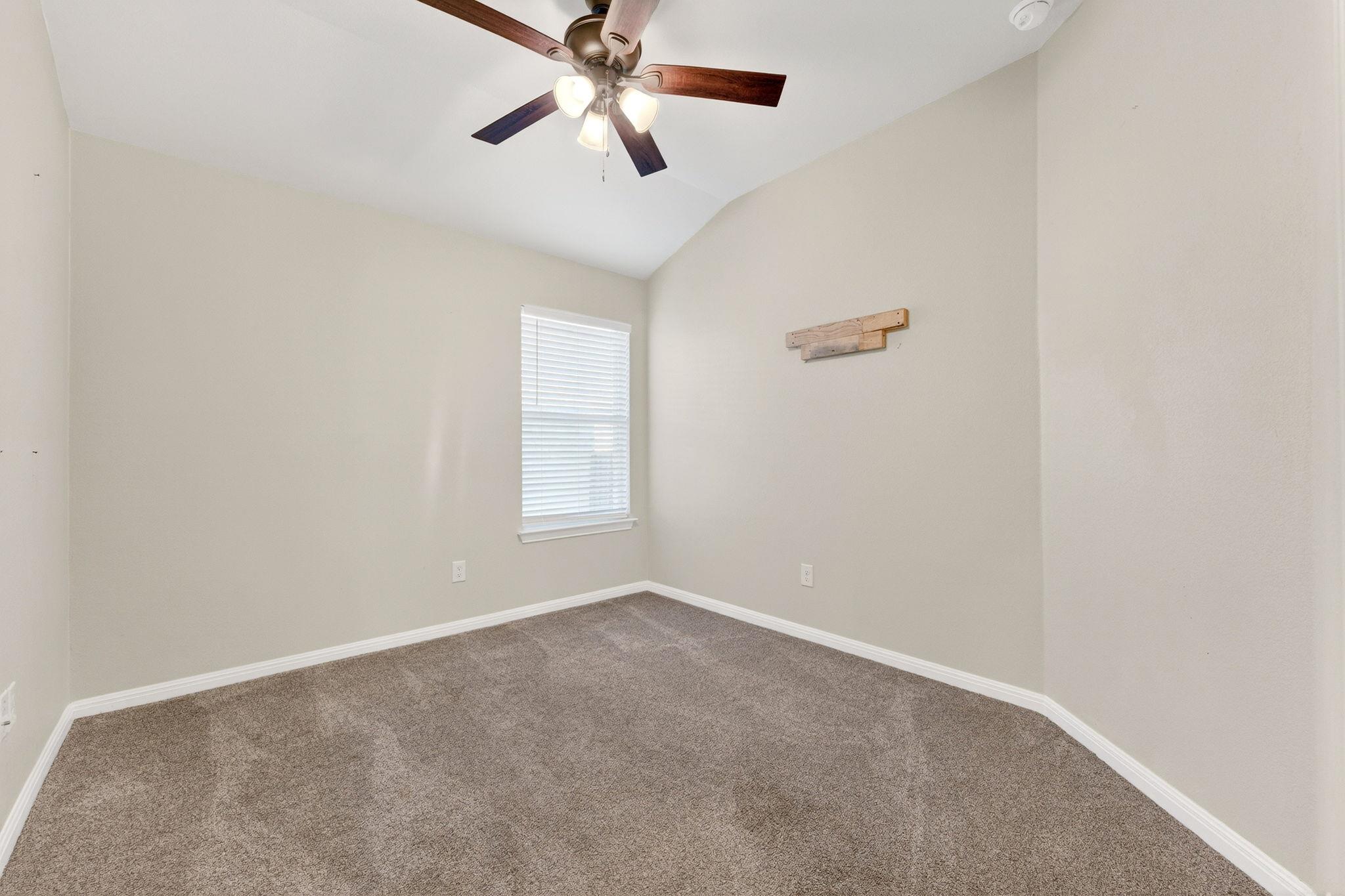 129 Salado Dr, Kyle, TX 78640