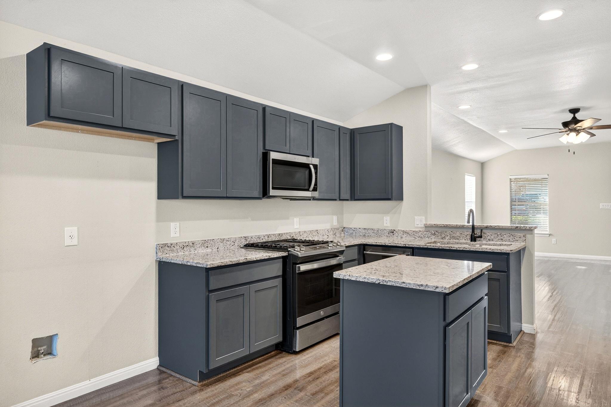 129 Salado Dr, Kyle, TX 78640