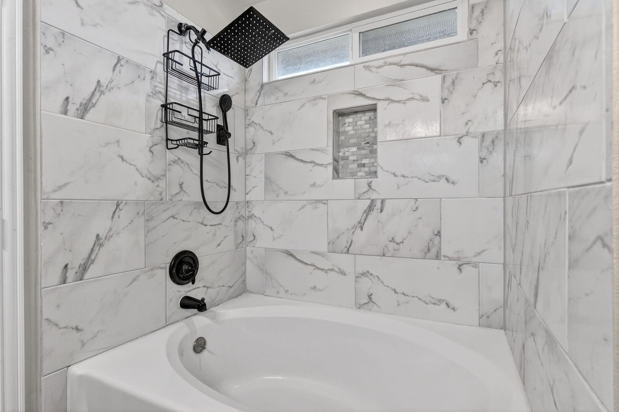 129 Salado Dr, Kyle, TX 78640