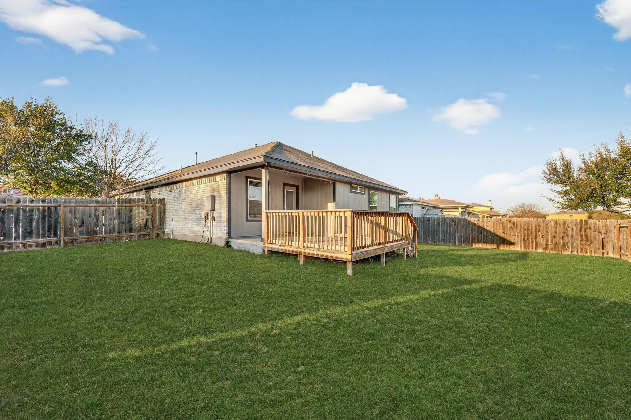 129 Salado Dr, Kyle, TX 78640