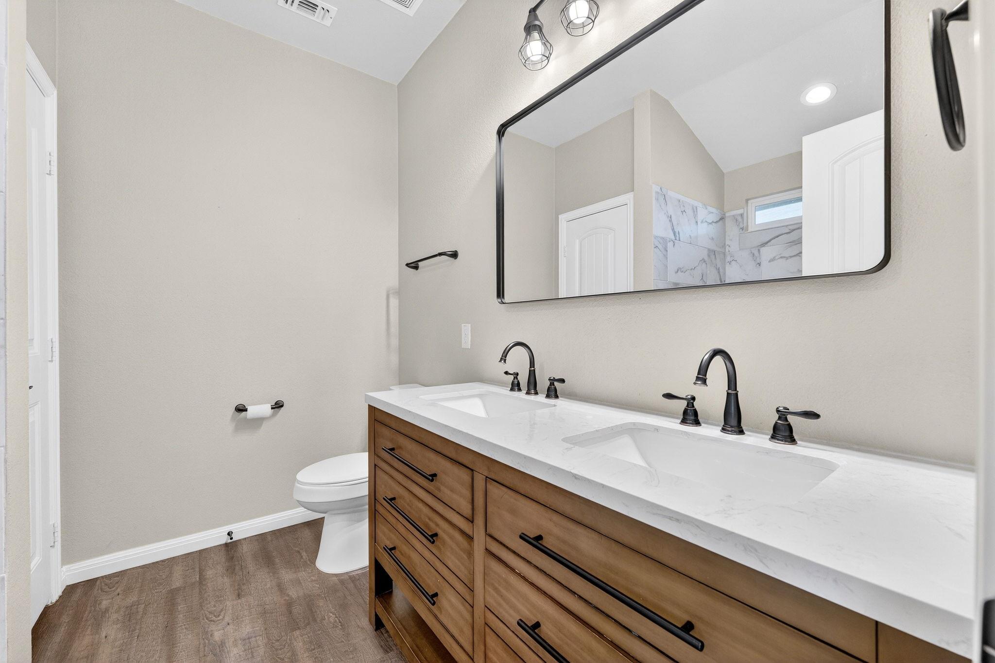 129 Salado Dr, Kyle, TX 78640