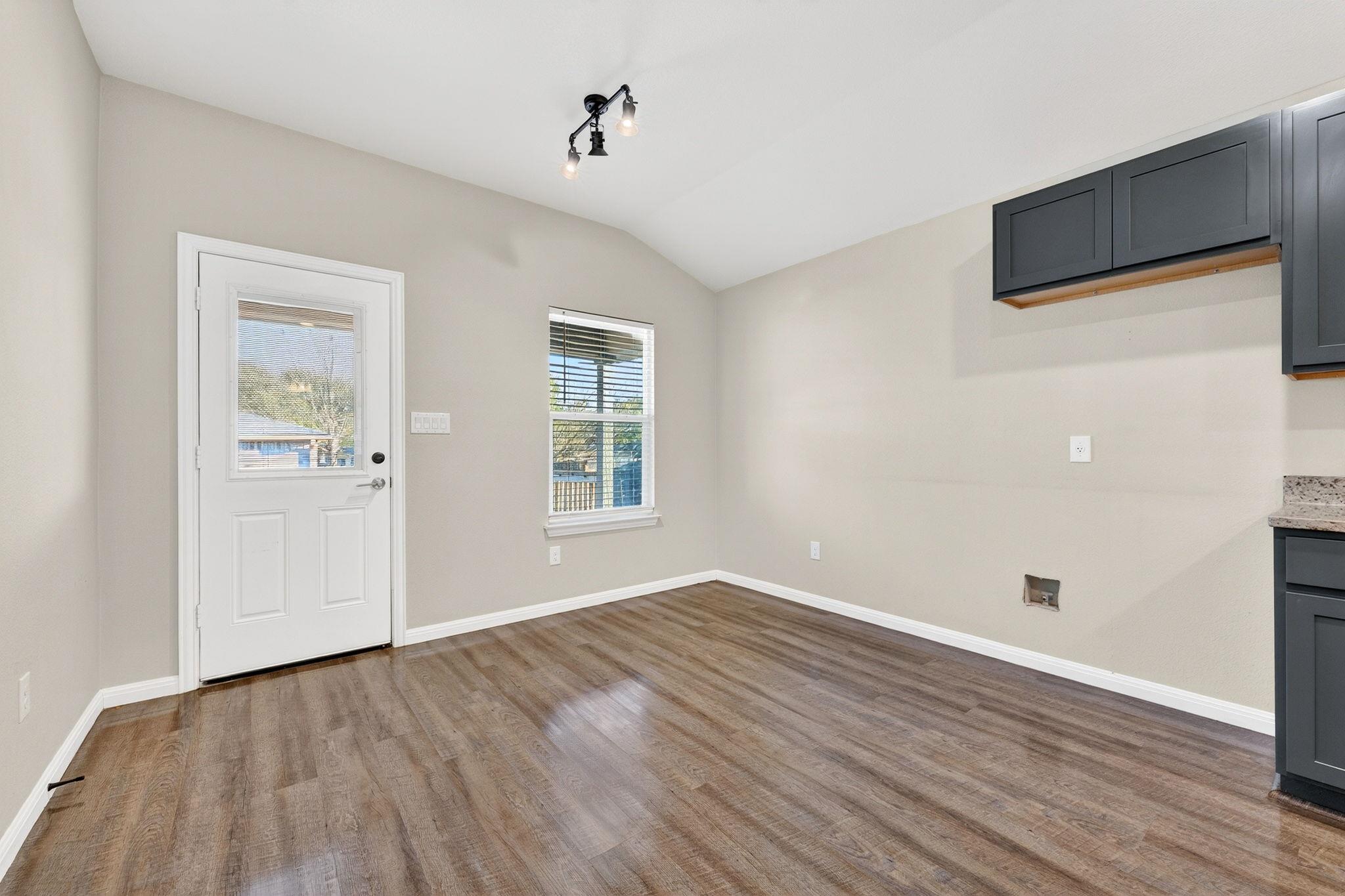 129 Salado Dr, Kyle, TX 78640