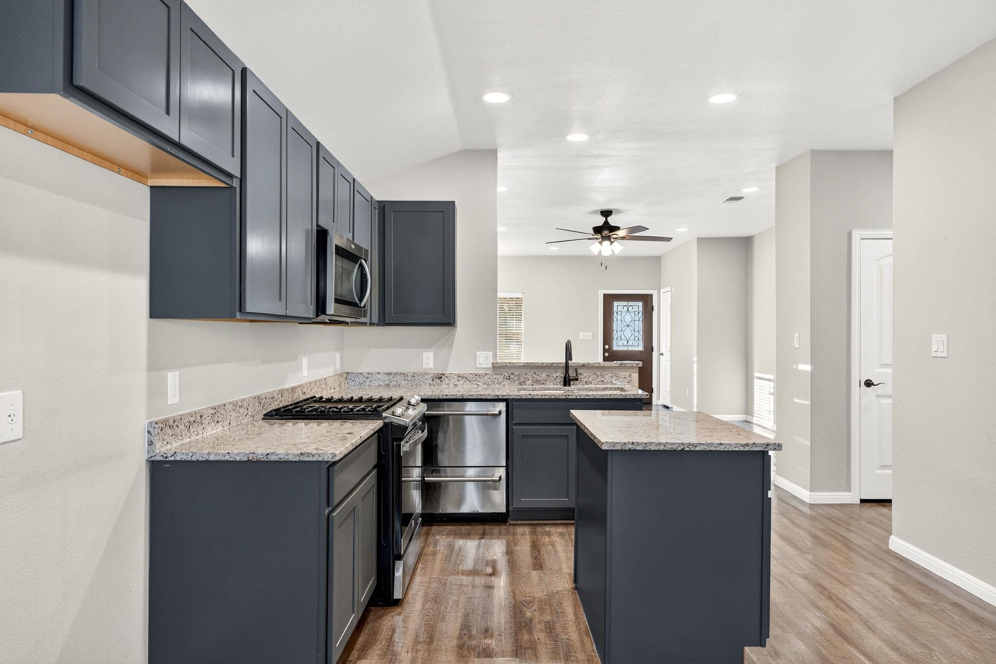 129 Salado Dr, Kyle, TX 78640