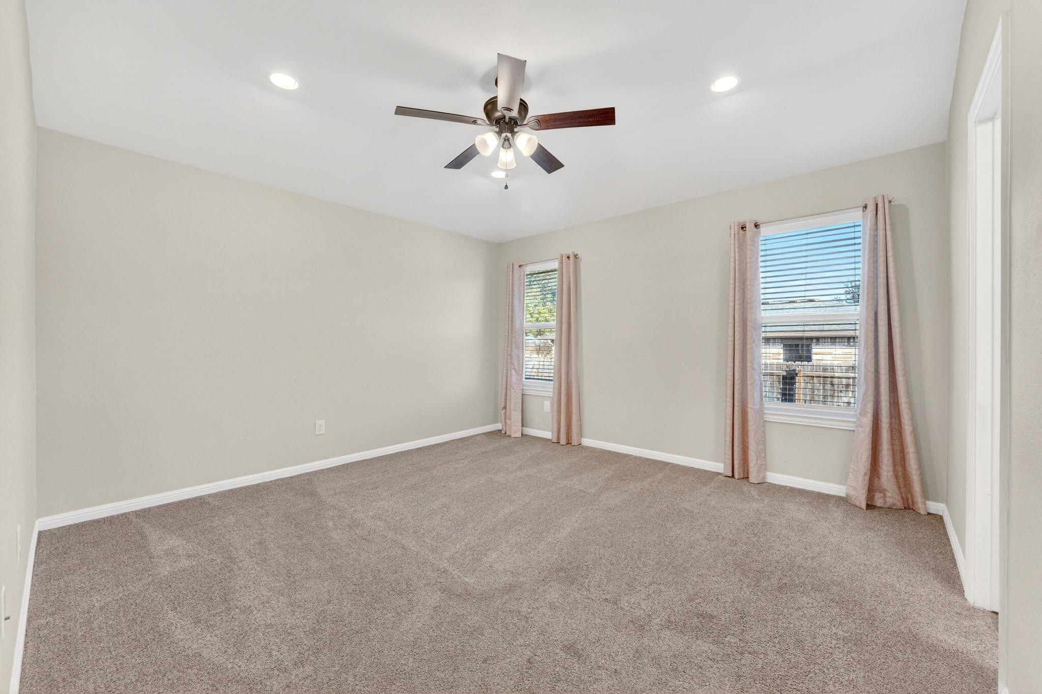 129 Salado Dr, Kyle, TX 78640