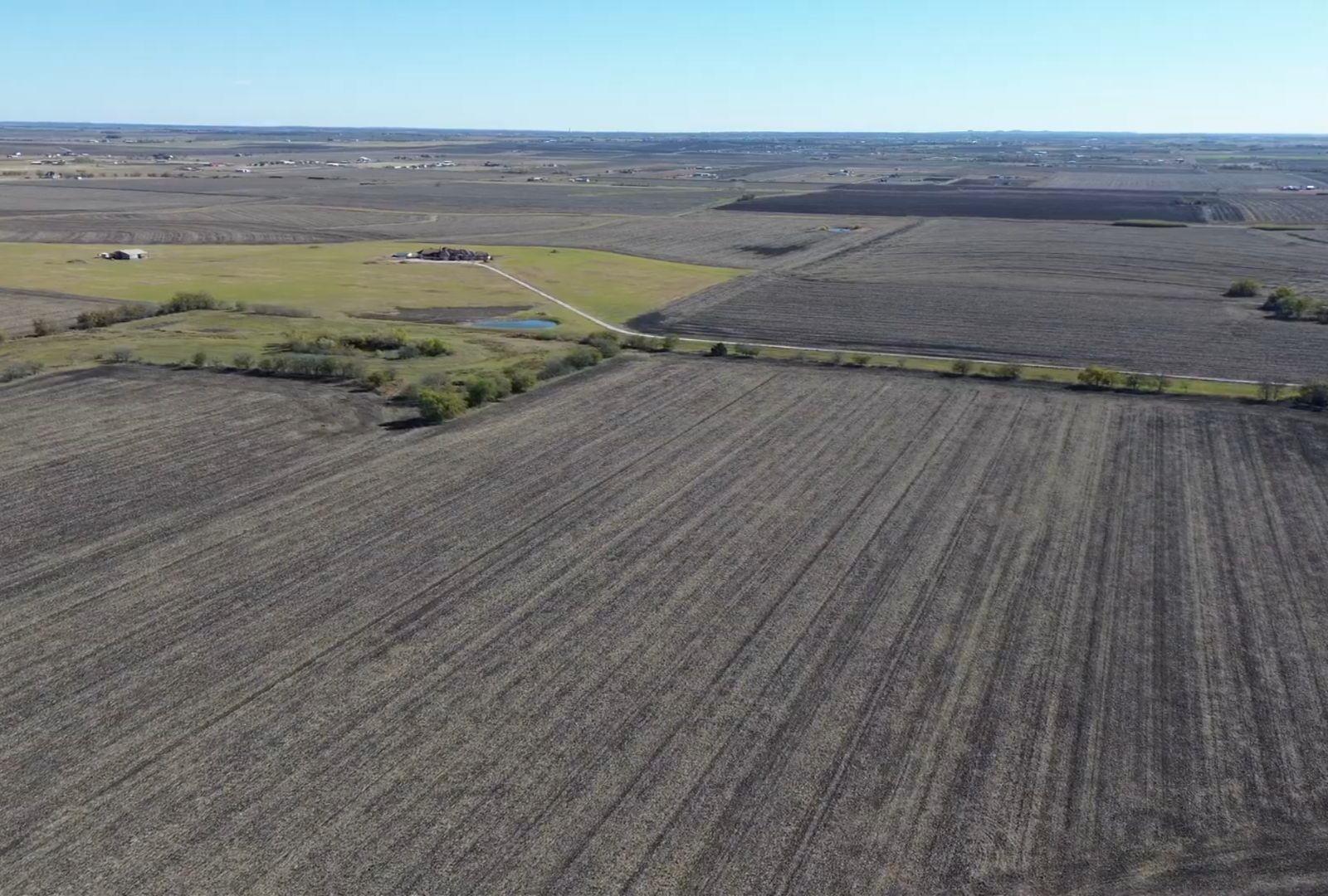 18402 Manda Carlson Rd, Coupland, TX 78615