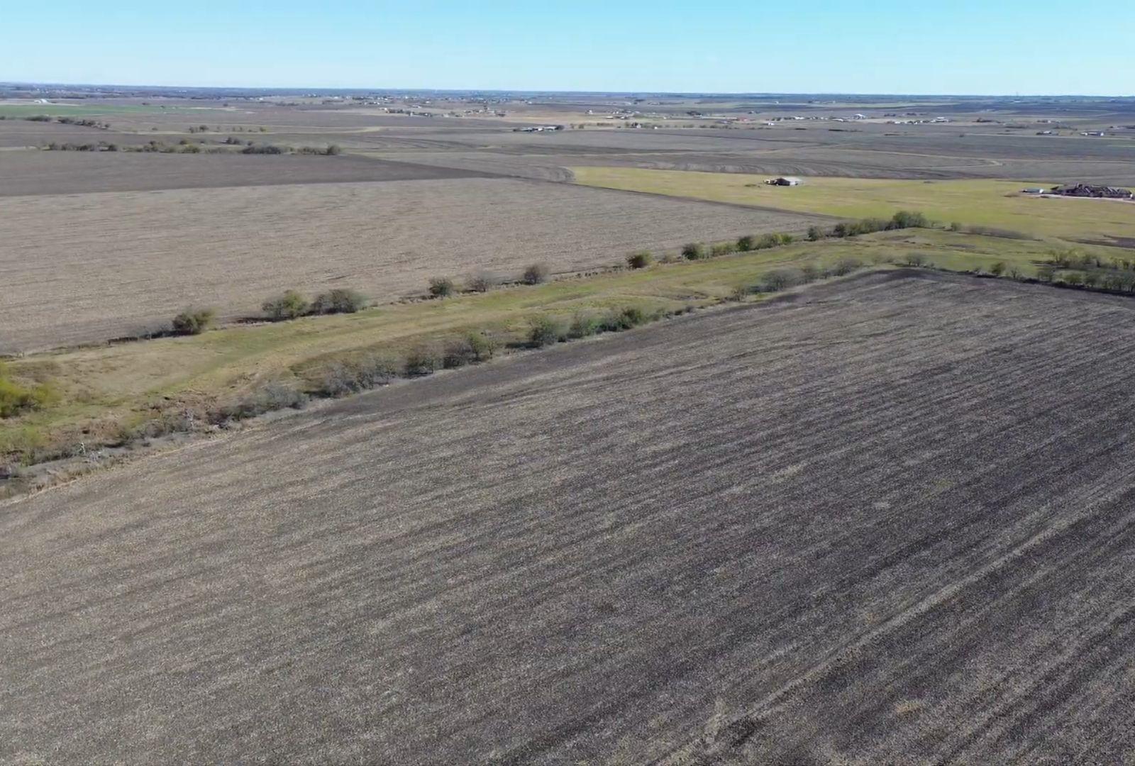 18402 Manda Carlson Rd, Coupland, TX 78615