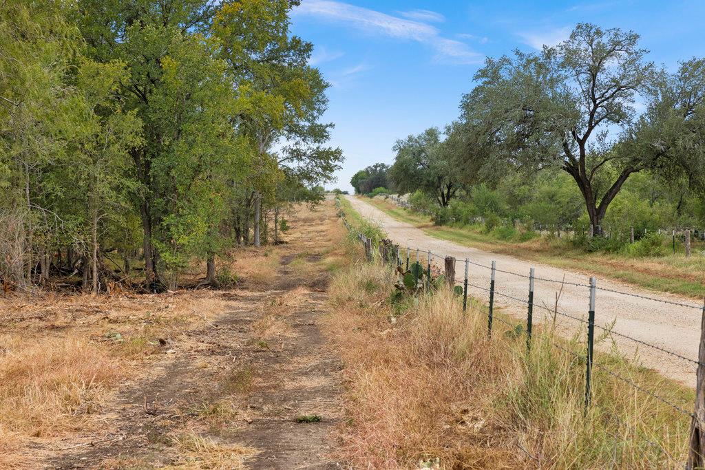 5 CR 171, Nixon, TX 78140