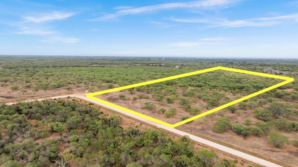 5 CR 171, Nixon, TX 78140