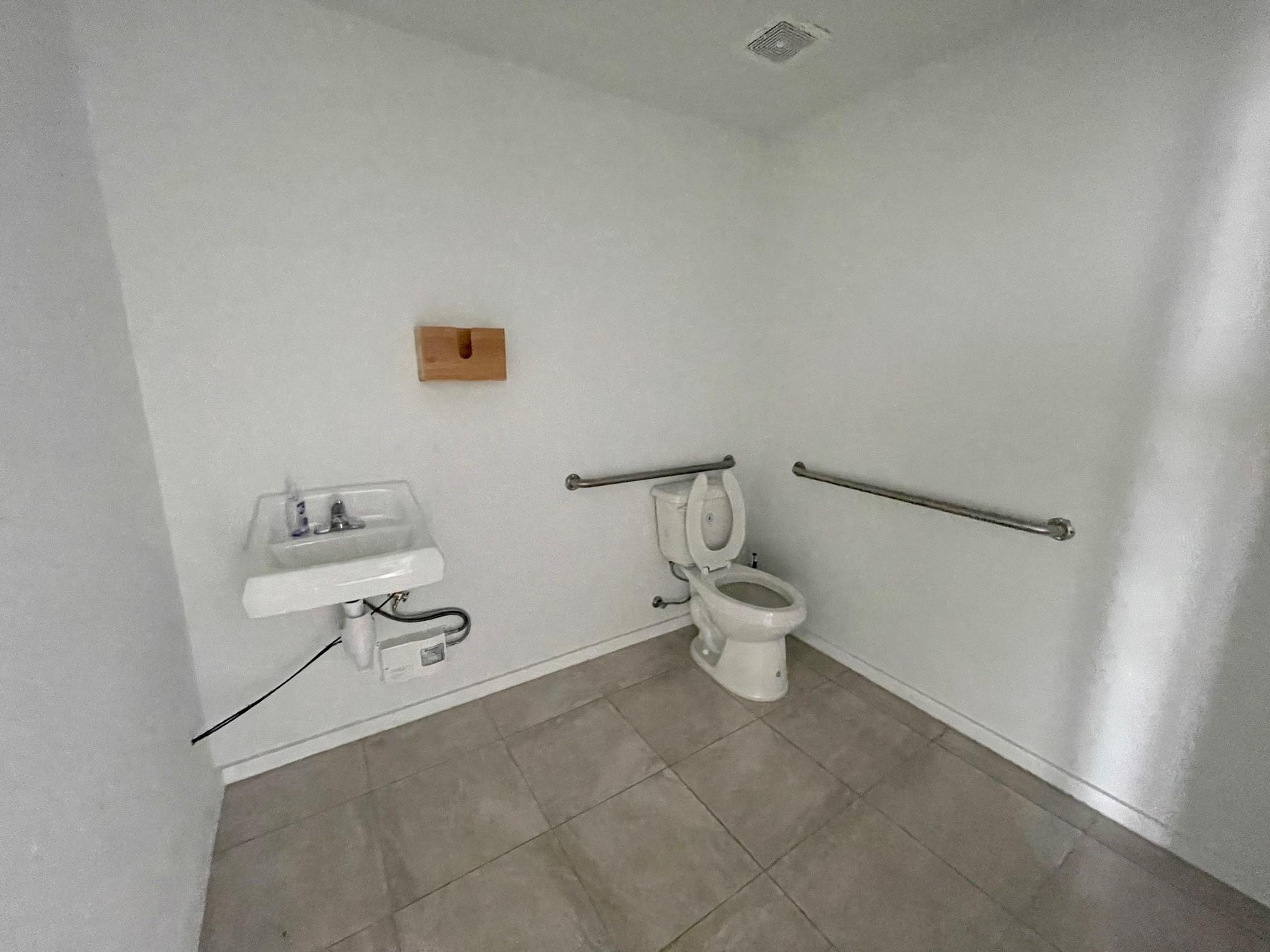 1427 N Austin St, Seguin, TX 78155