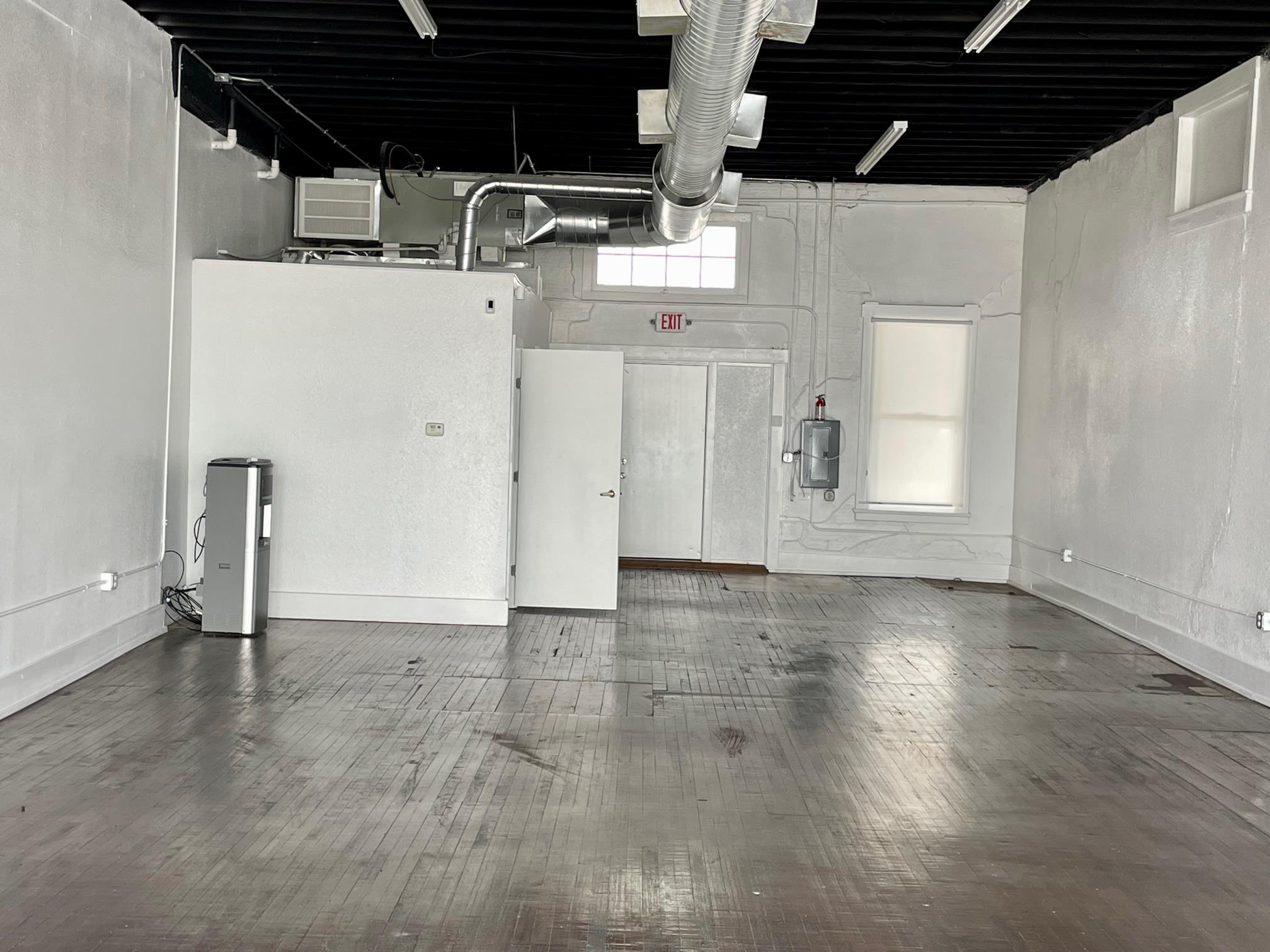 1427 N Austin St, Seguin, TX 78155