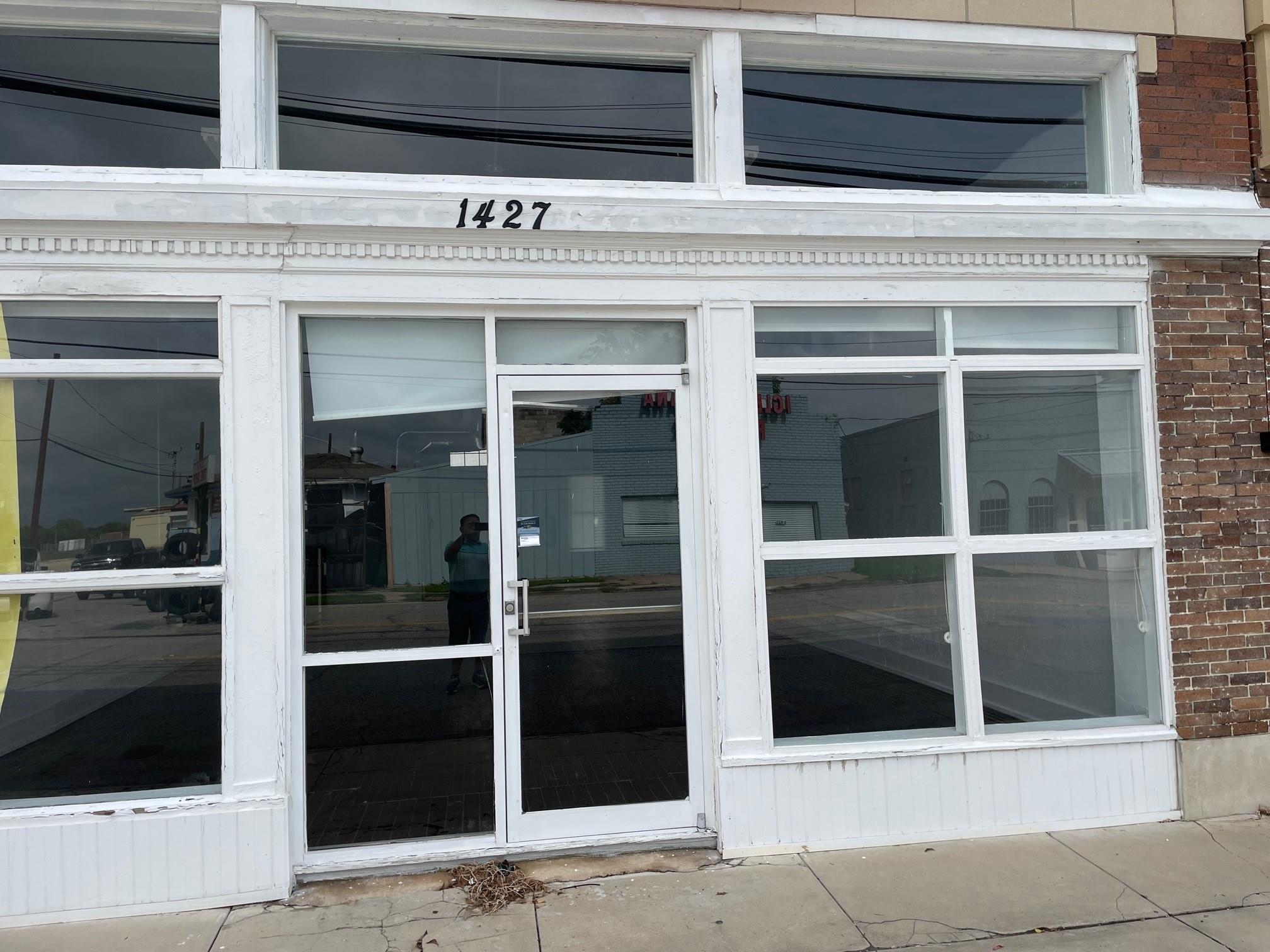 1427 N Austin St, Seguin, TX 78155