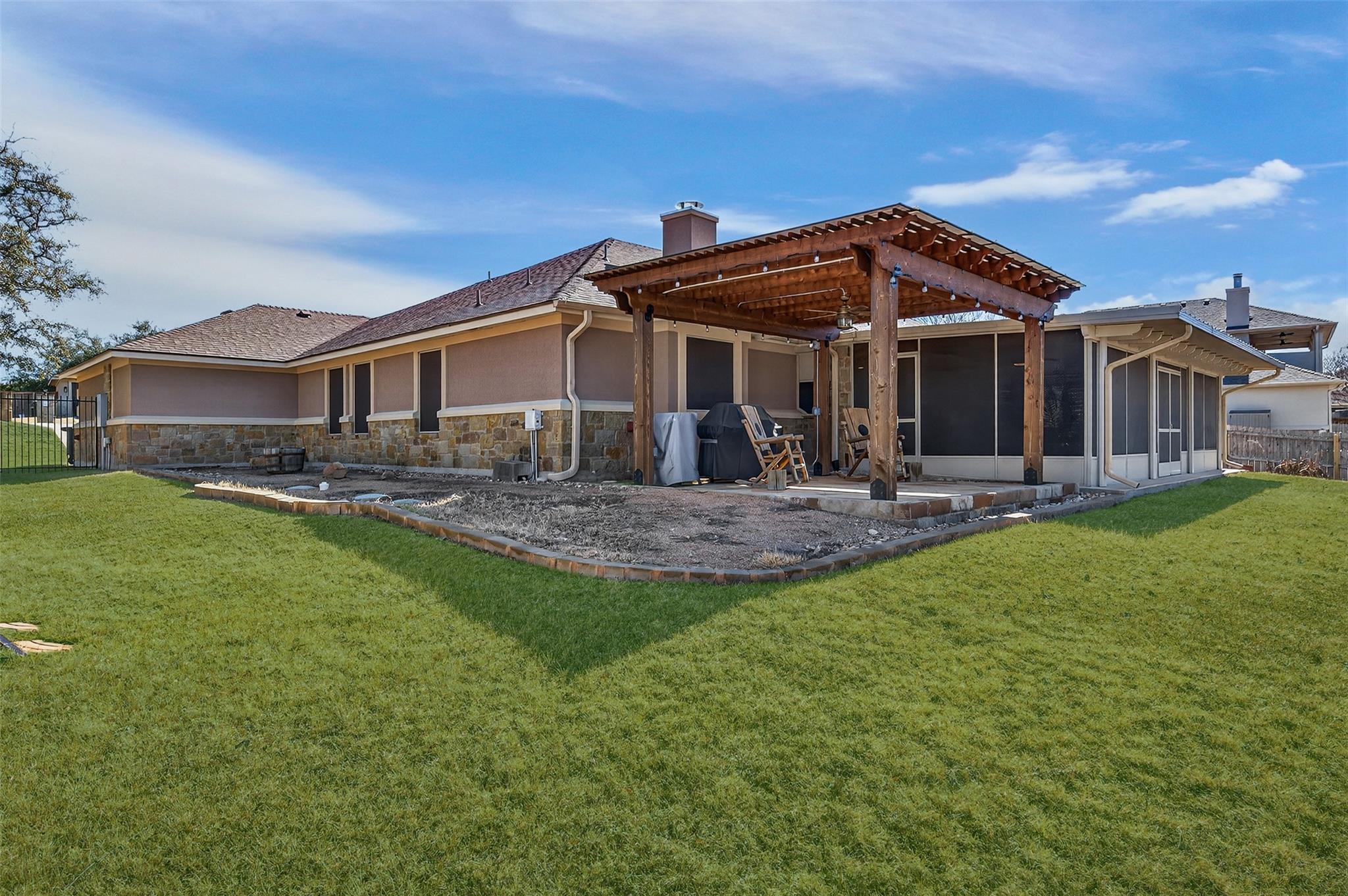 2068 Pirtle Dr, Salado, TX 76571