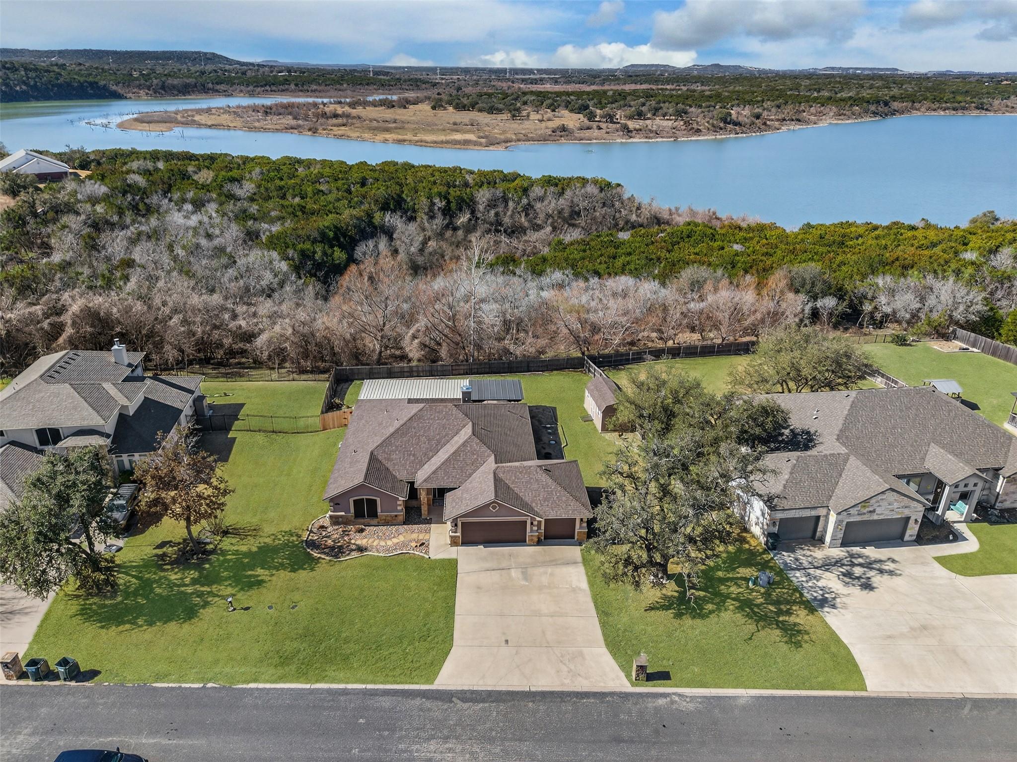 2068 Pirtle Dr, Salado, TX 76571