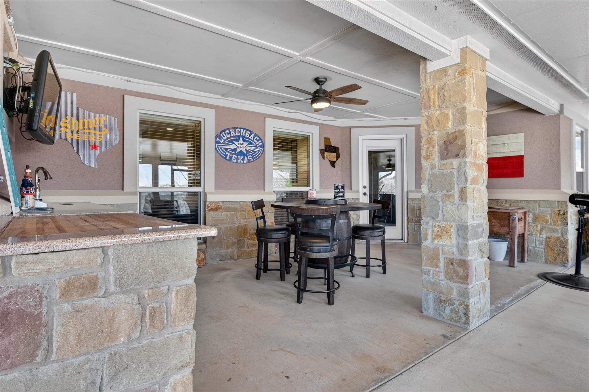 2068 Pirtle Dr, Salado, TX 76571