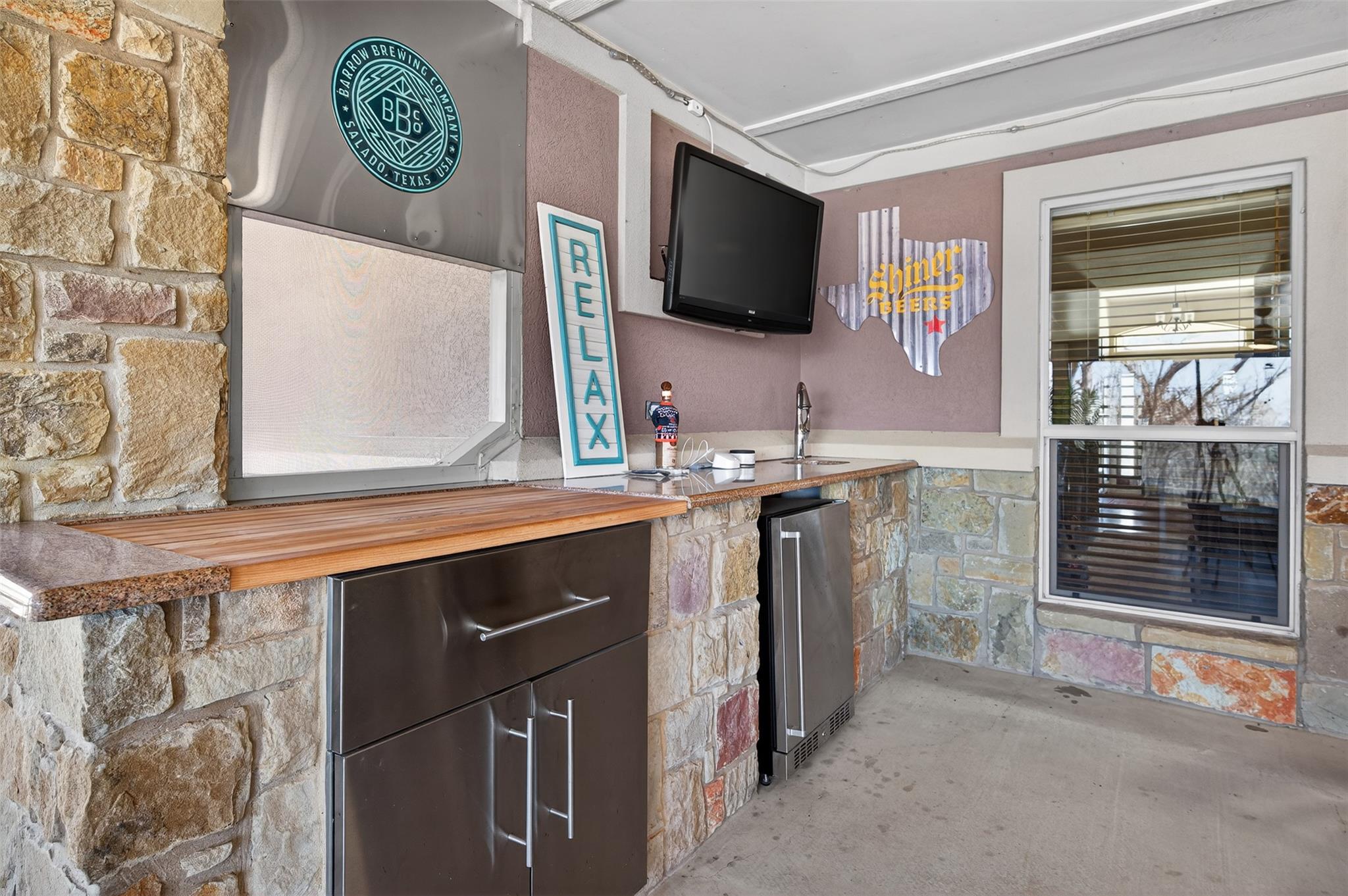 2068 Pirtle Dr, Salado, TX 76571