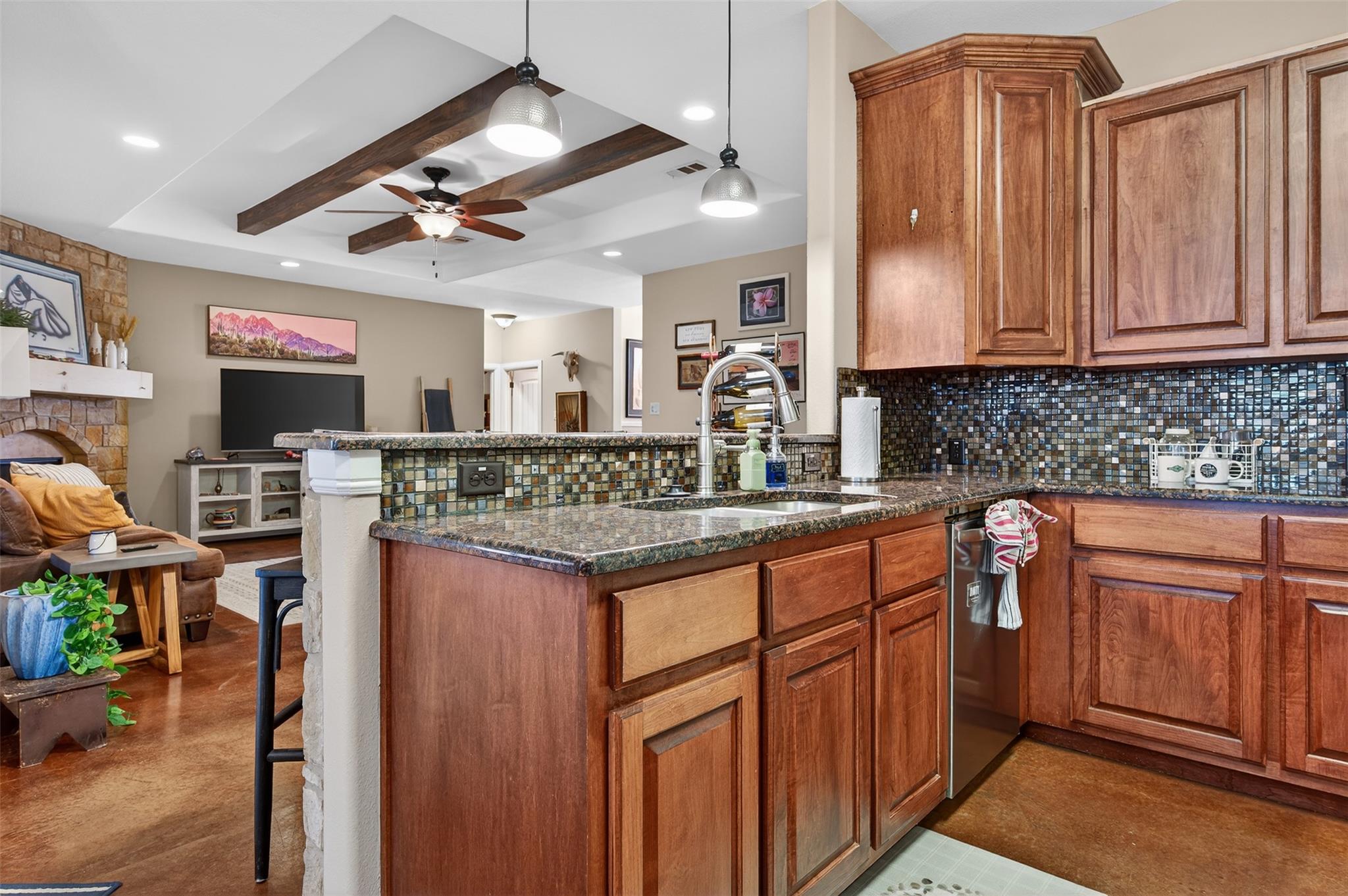 2068 Pirtle Dr, Salado, TX 76571