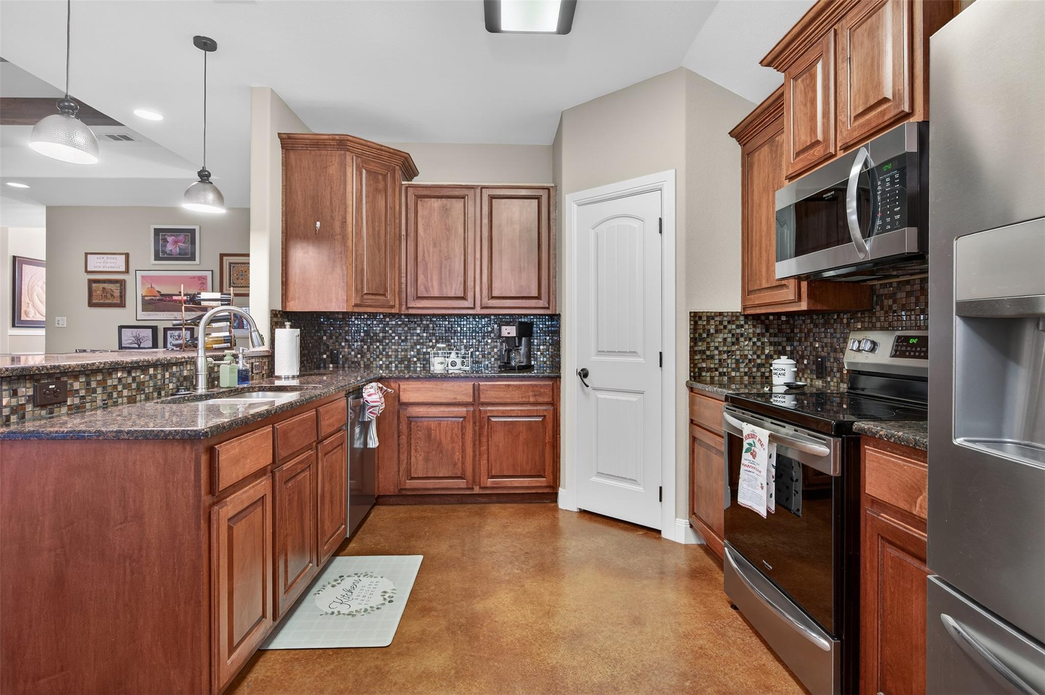 2068 Pirtle Dr, Salado, TX 76571