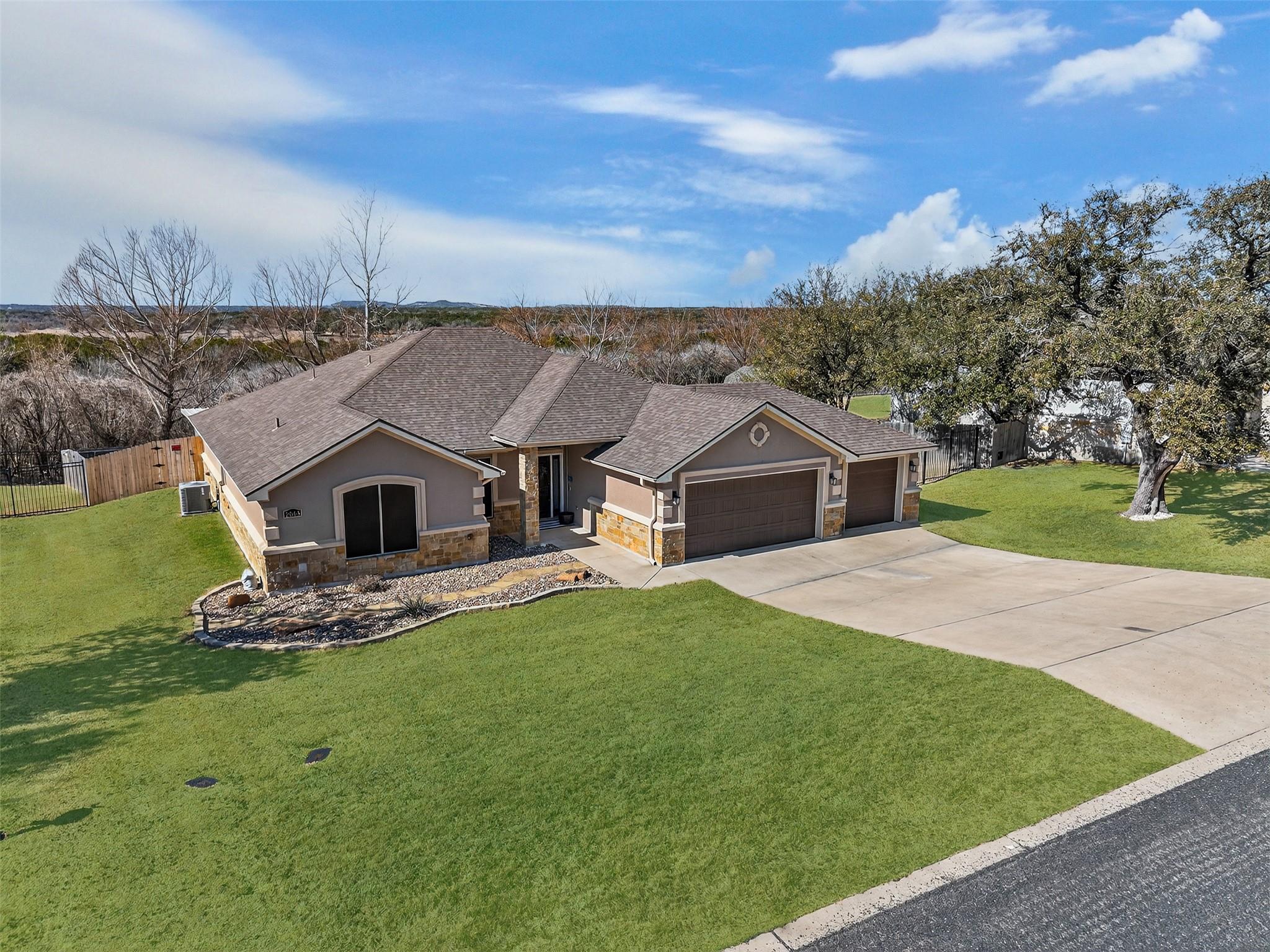 2068 Pirtle Dr, Salado, TX 76571