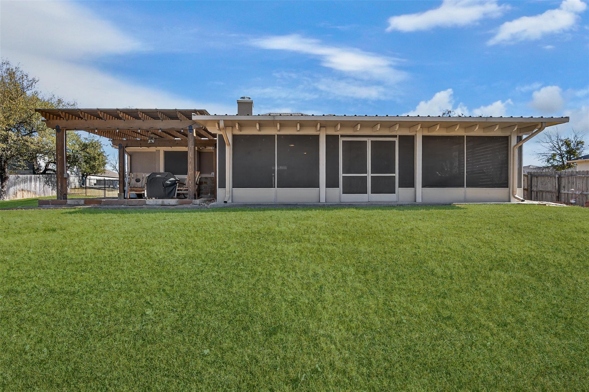 2068 Pirtle Dr, Salado, TX 76571