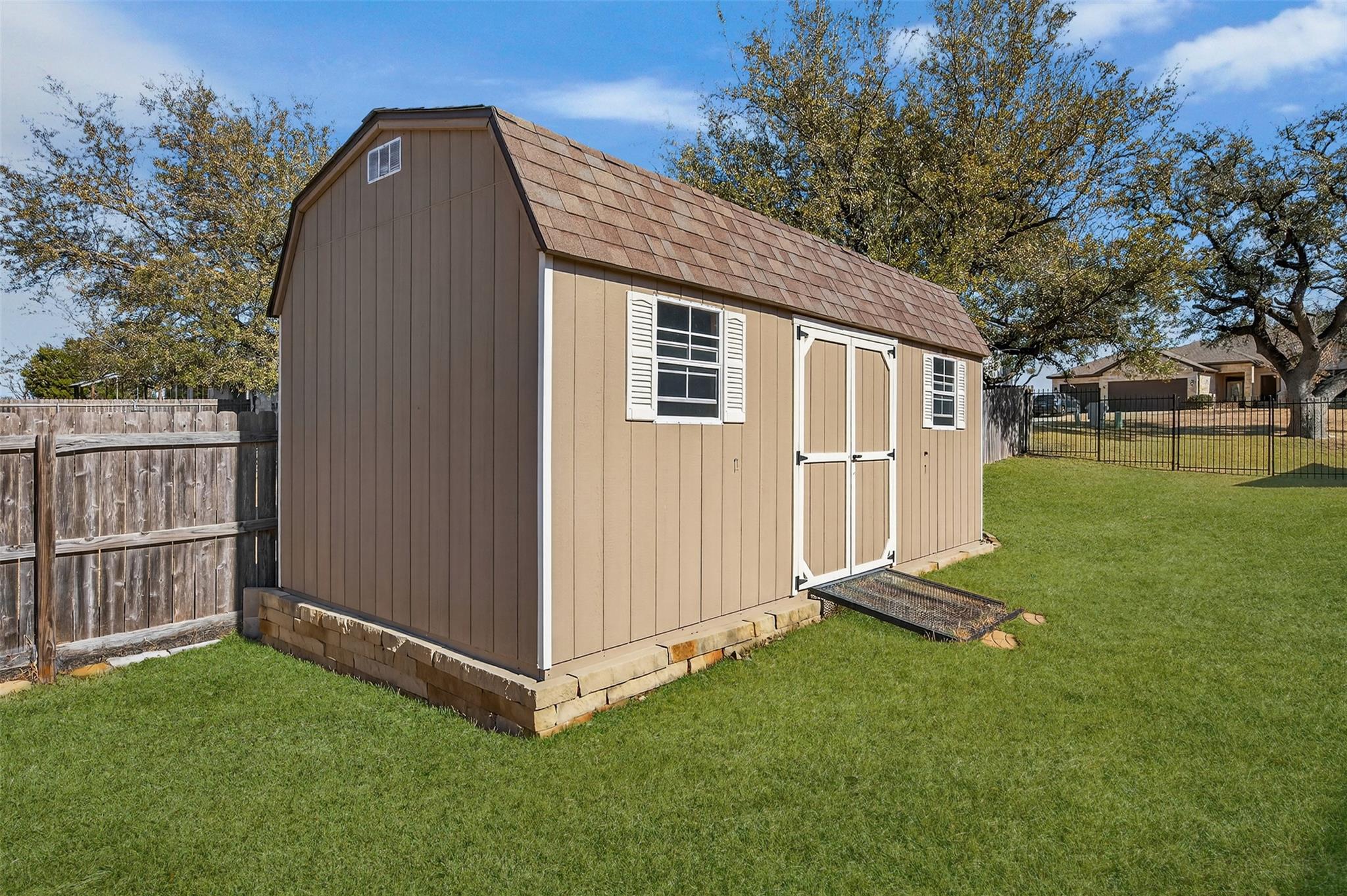 2068 Pirtle Dr, Salado, TX 76571