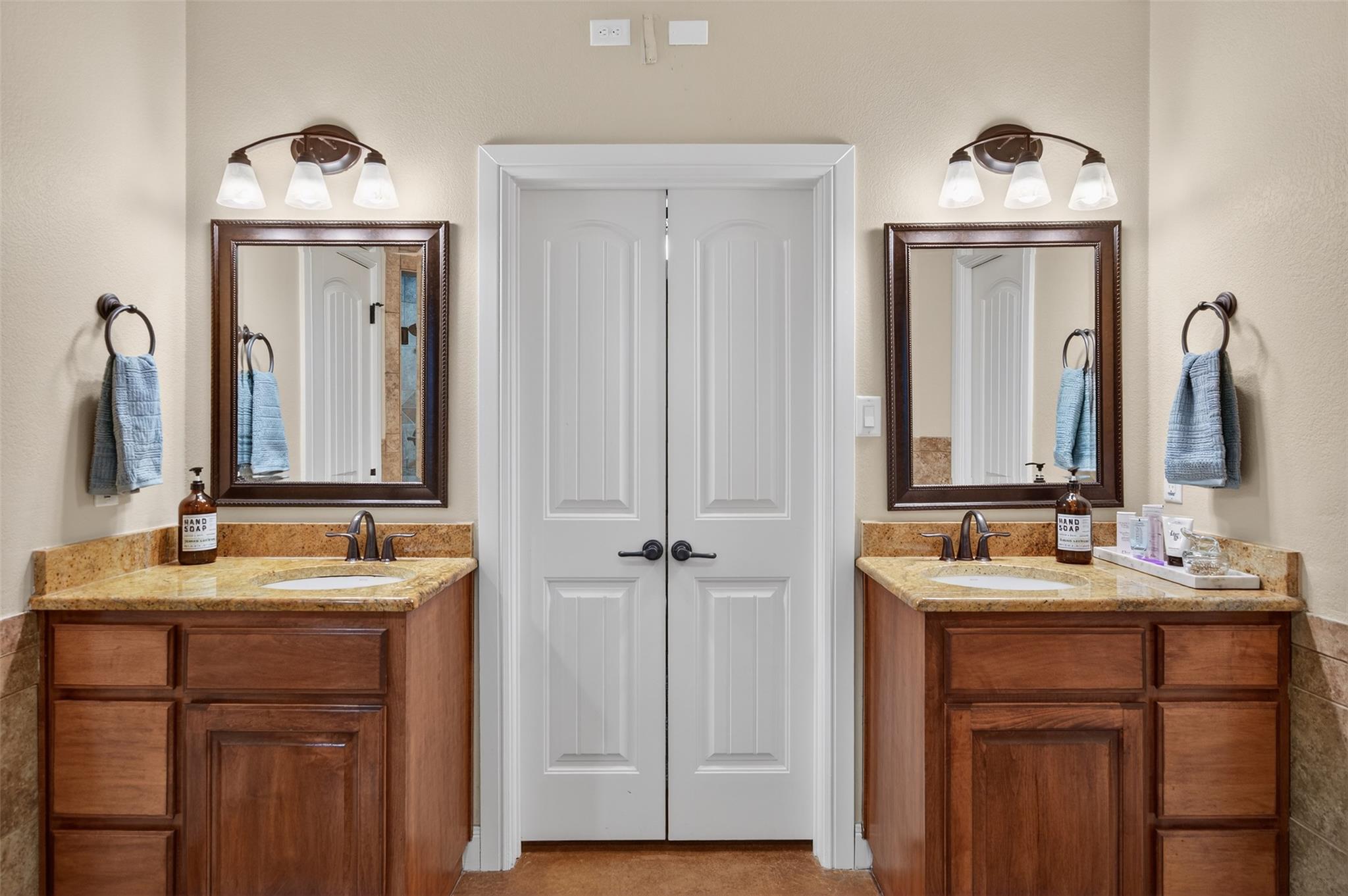 2068 Pirtle Dr, Salado, TX 76571