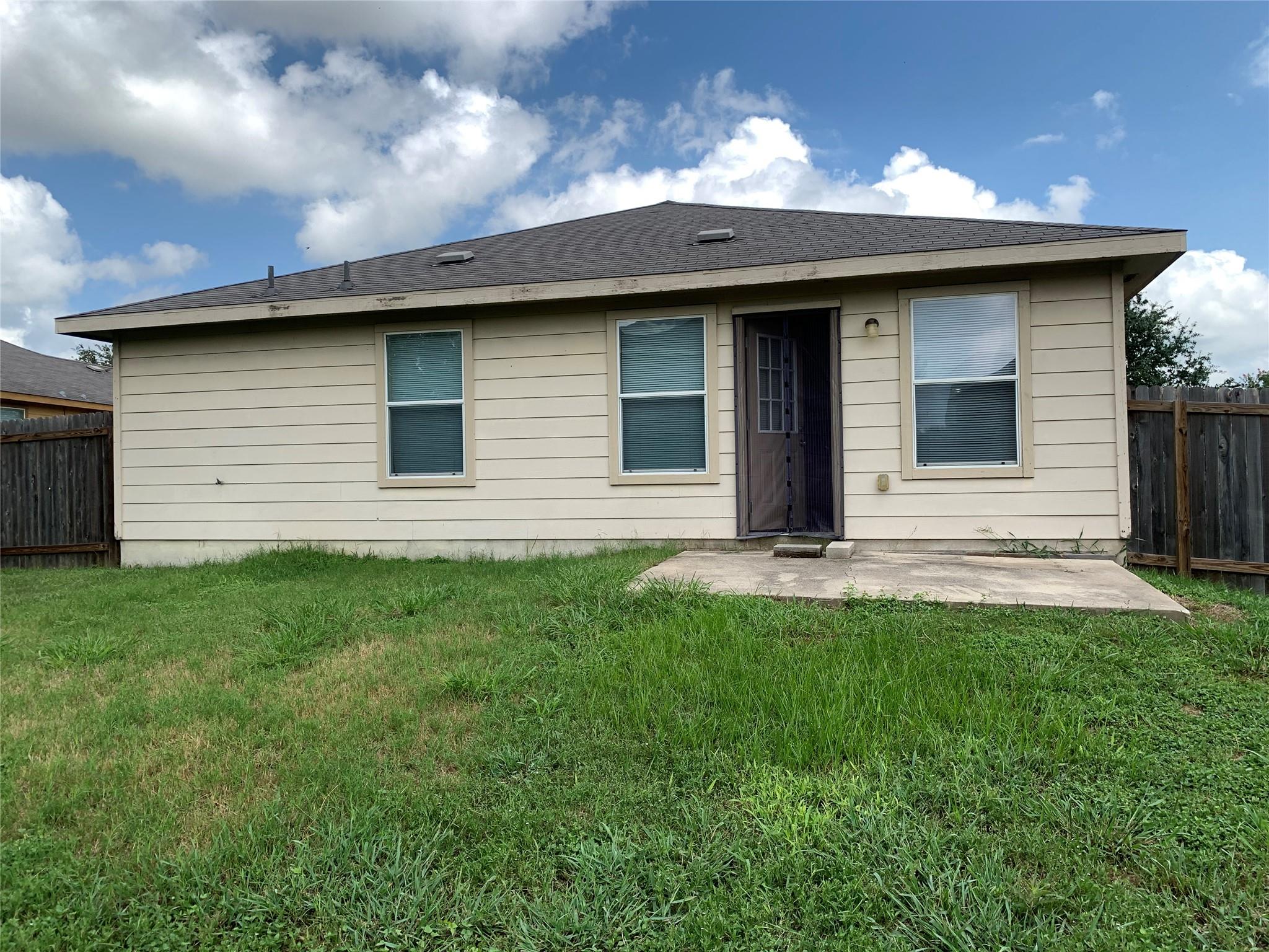 2338 Green Meadows Ln, Buda, TX 78610