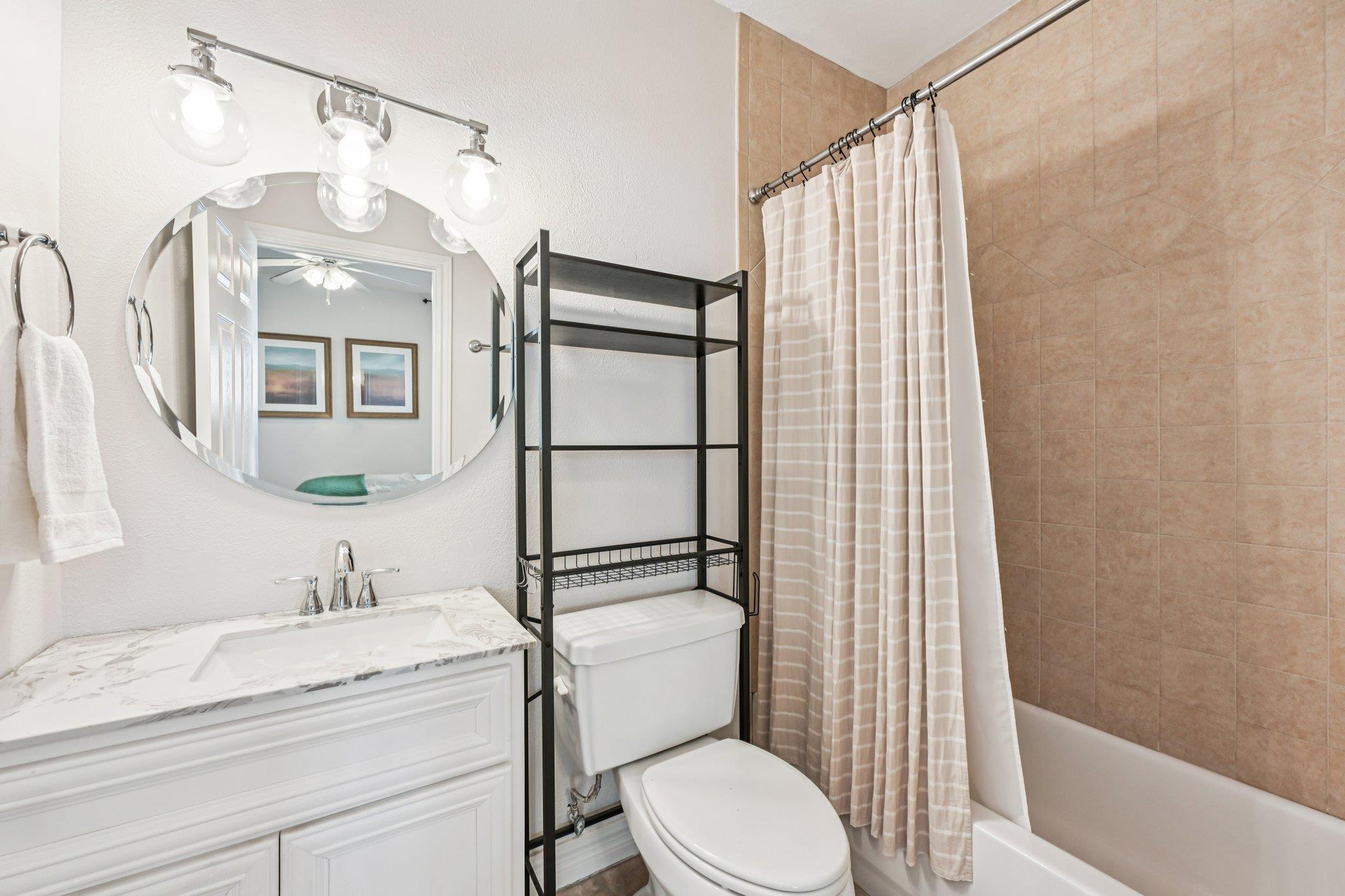 5736 Petty St, Houston, TX 77007