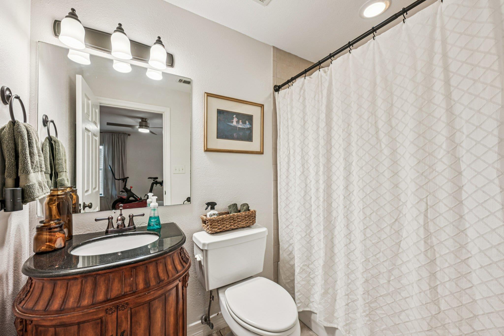 5736 Petty St, Houston, TX 77007