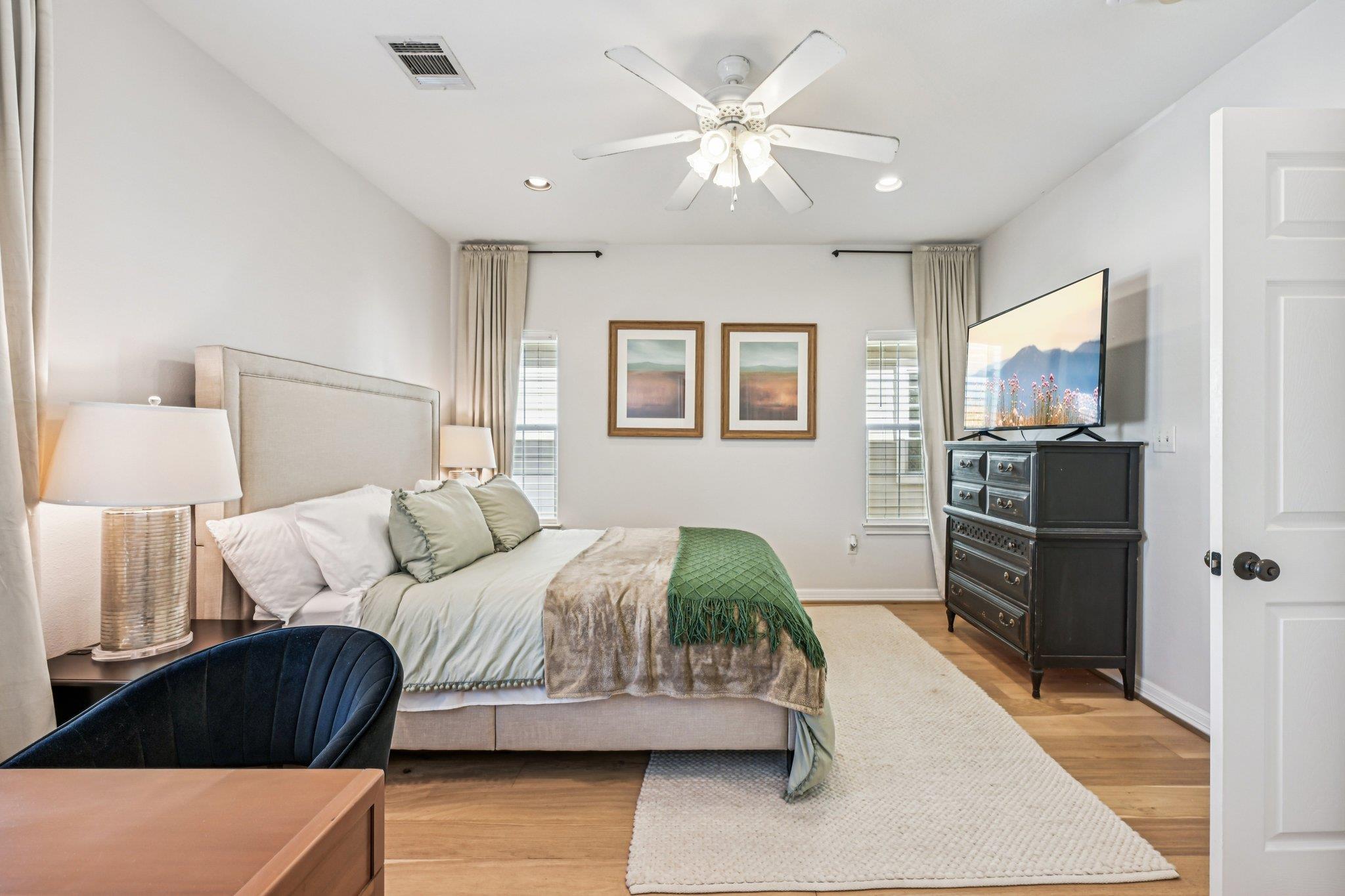 5736 Petty St, Houston, TX 77007