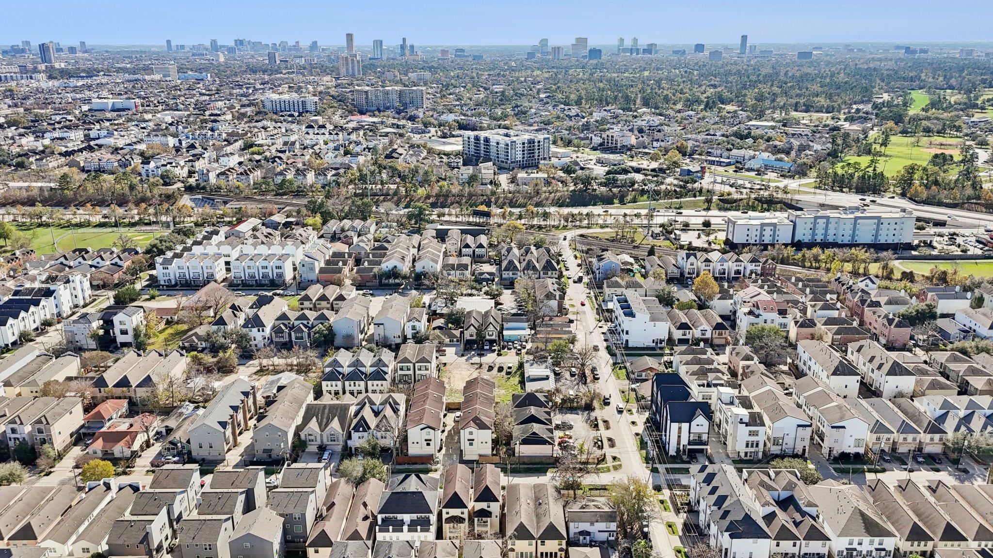 5736 Petty St, Houston, TX 77007