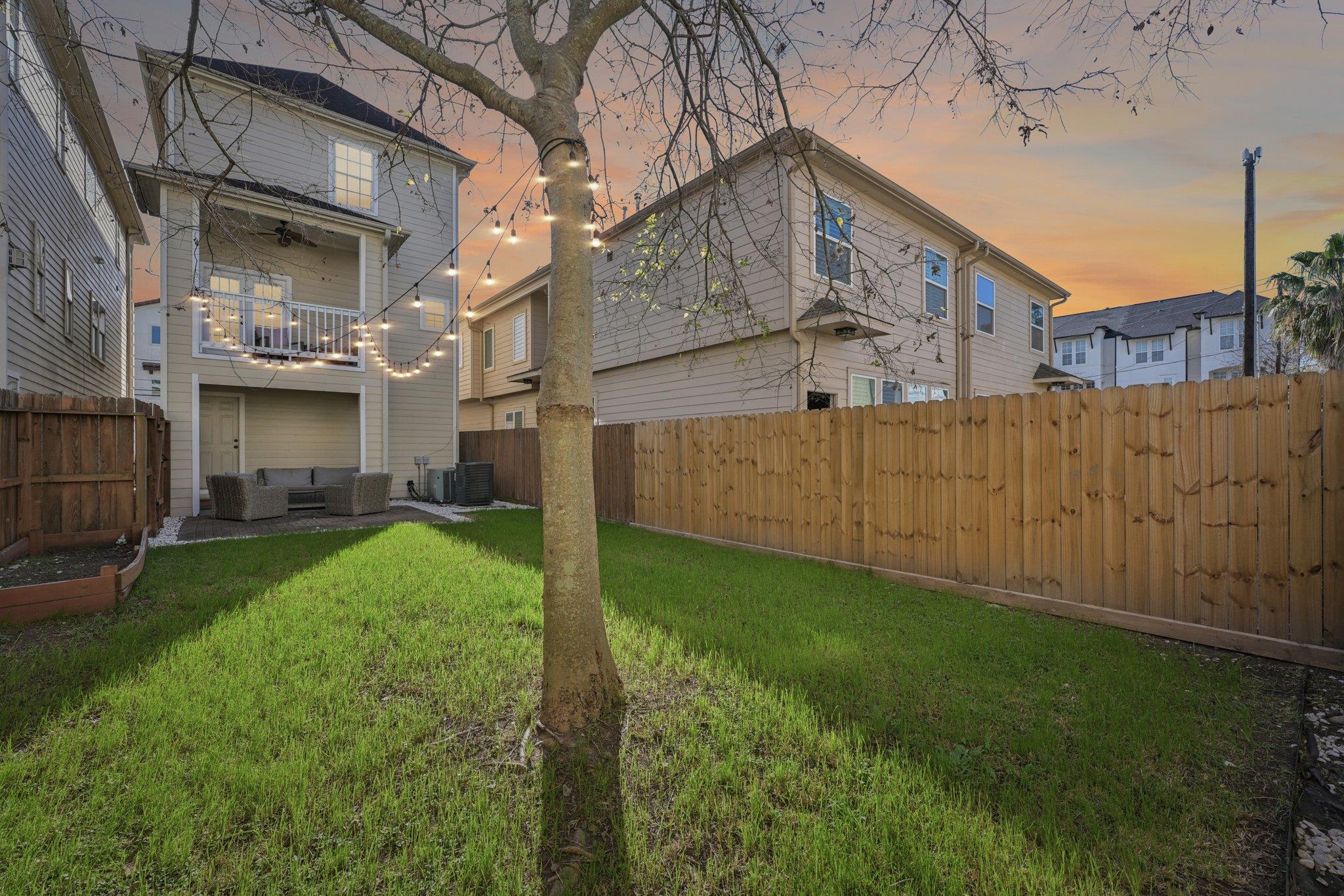 5736 Petty St, Houston, TX 77007