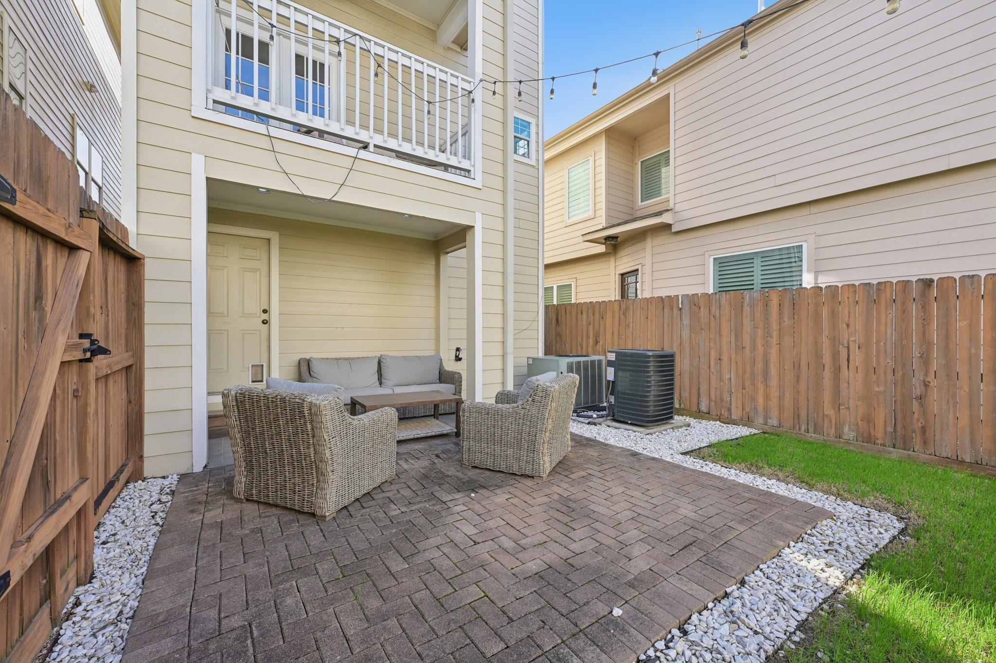 5736 Petty St, Houston, TX 77007