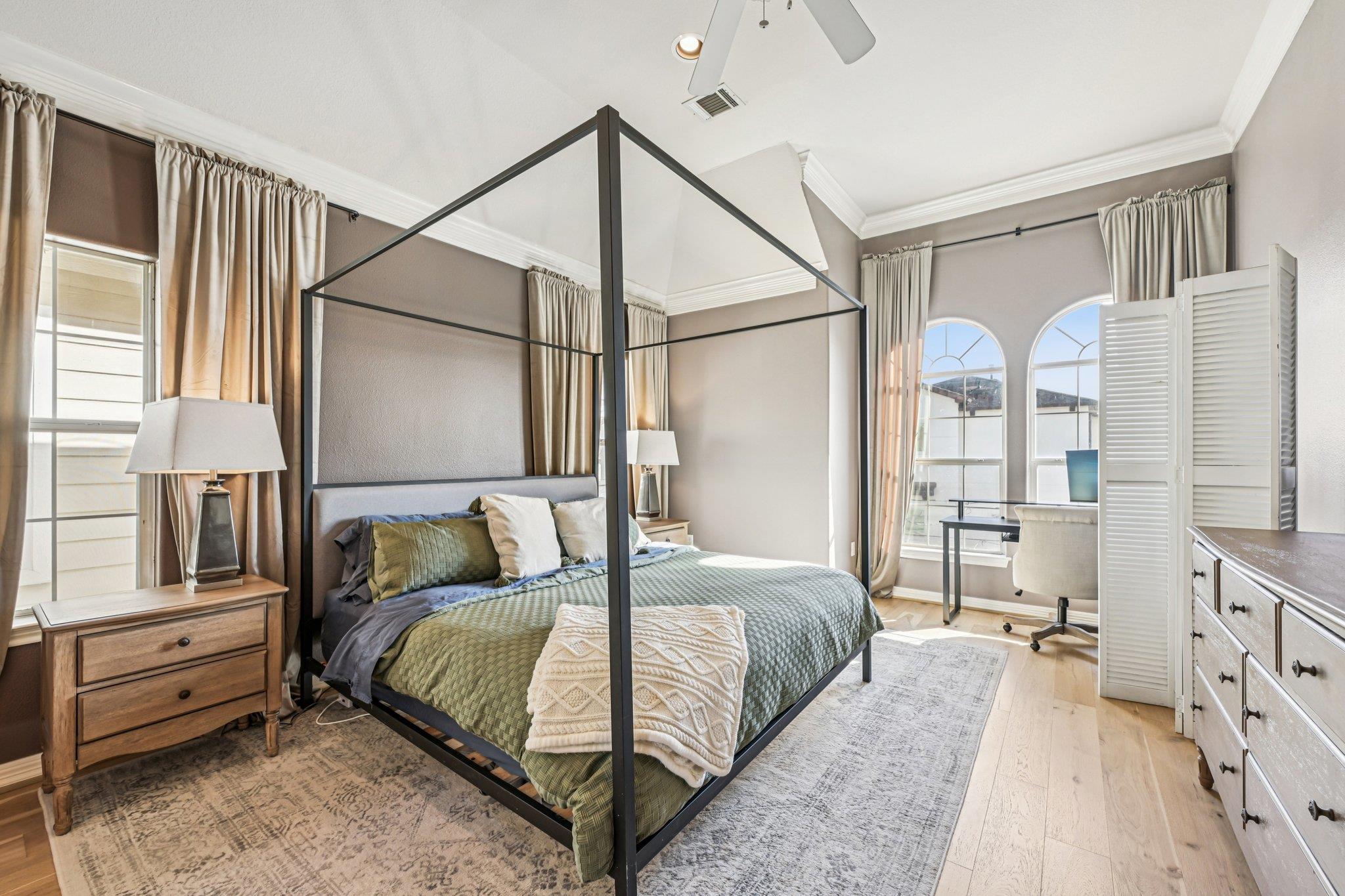 5736 Petty St, Houston, TX 77007