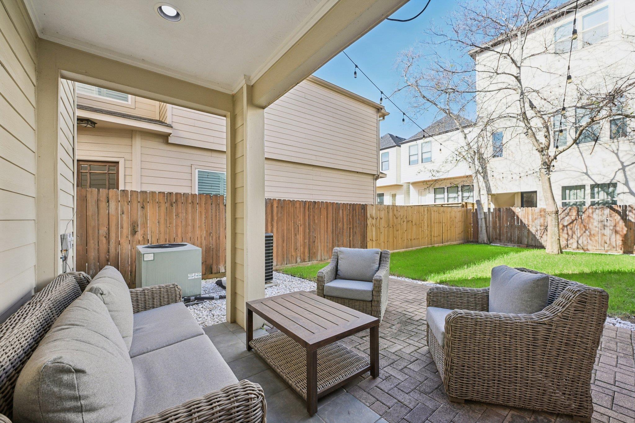 5736 Petty St, Houston, TX 77007