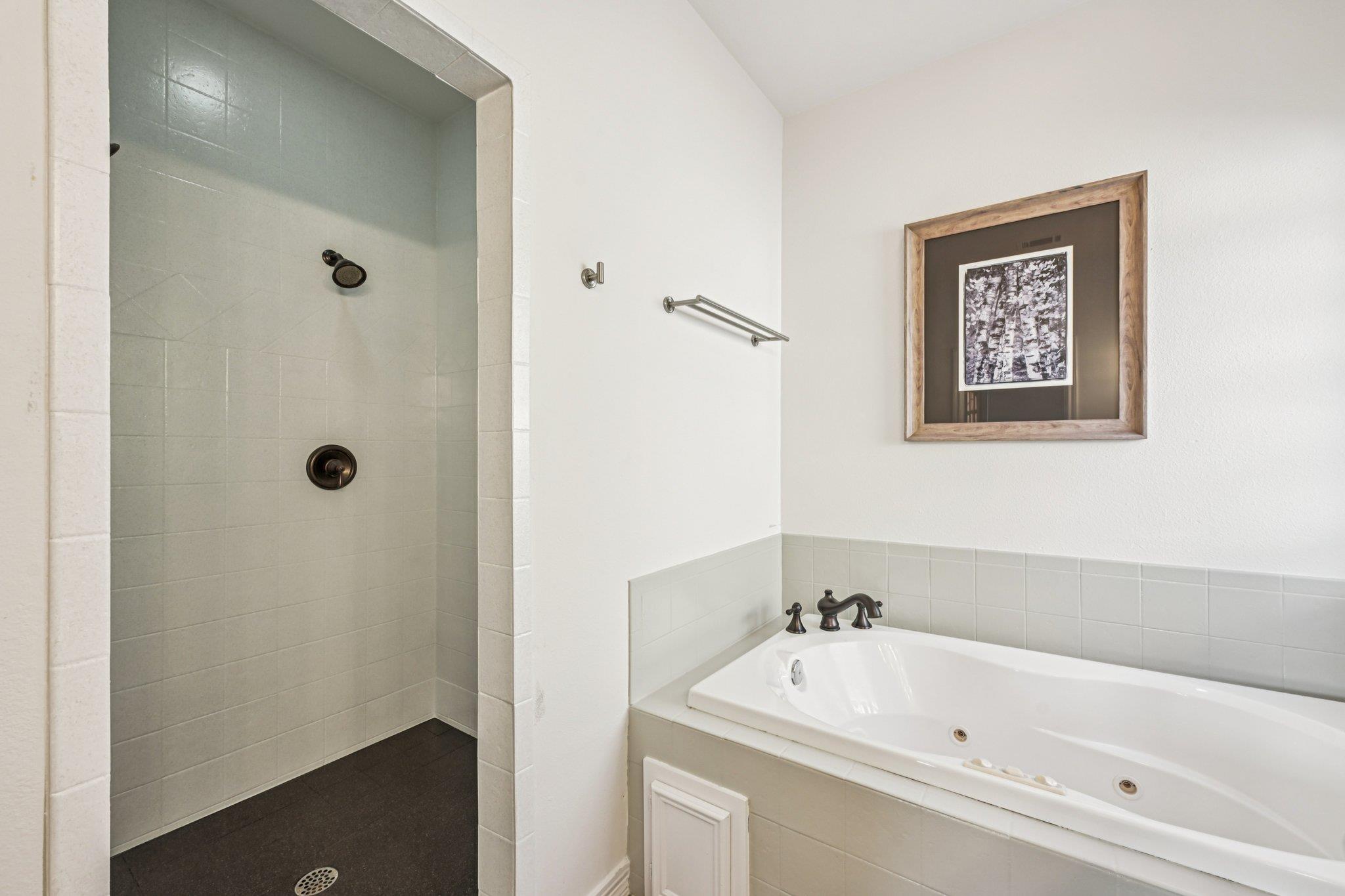 5736 Petty St, Houston, TX 77007