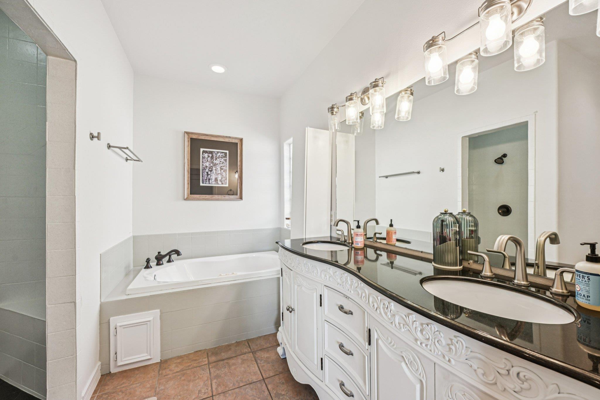 5736 Petty St, Houston, TX 77007