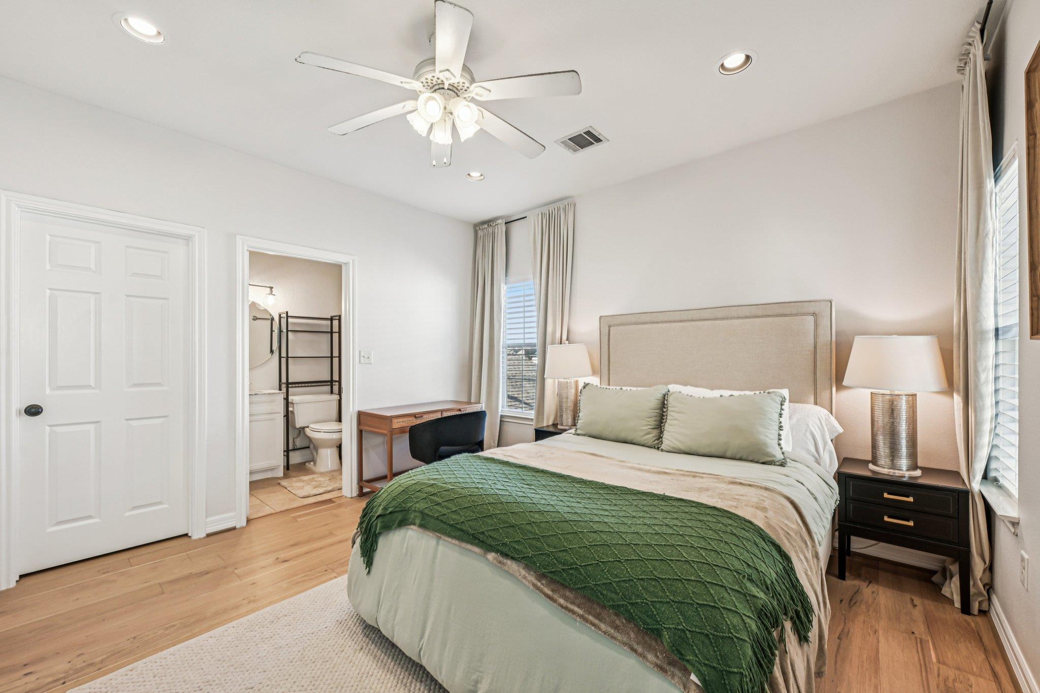 5736 Petty St, Houston, TX 77007