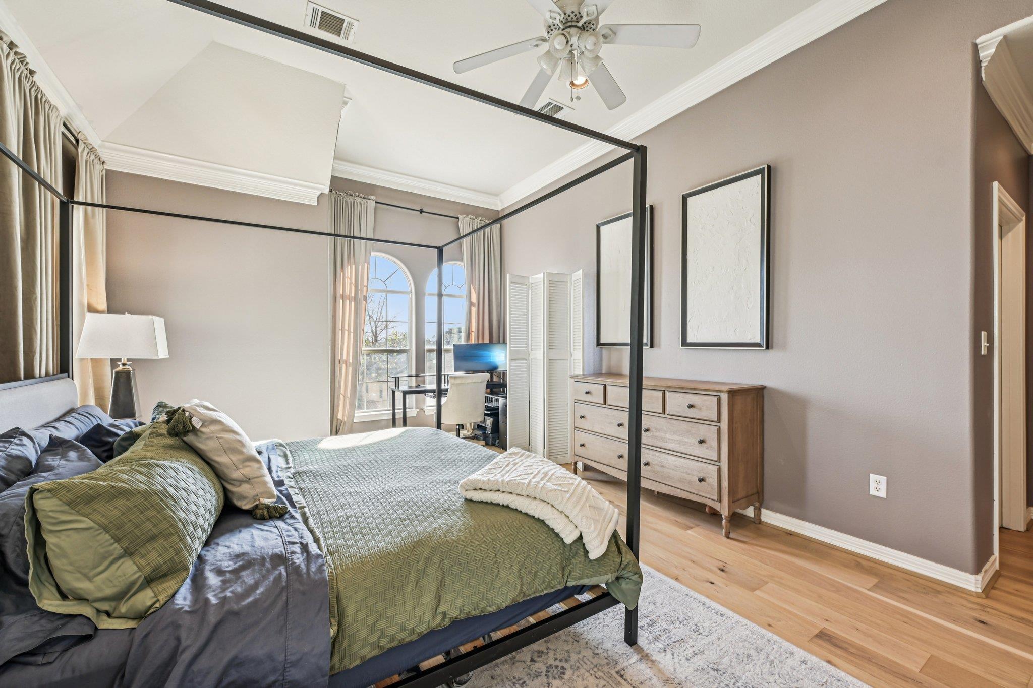 5736 Petty St, Houston, TX 77007