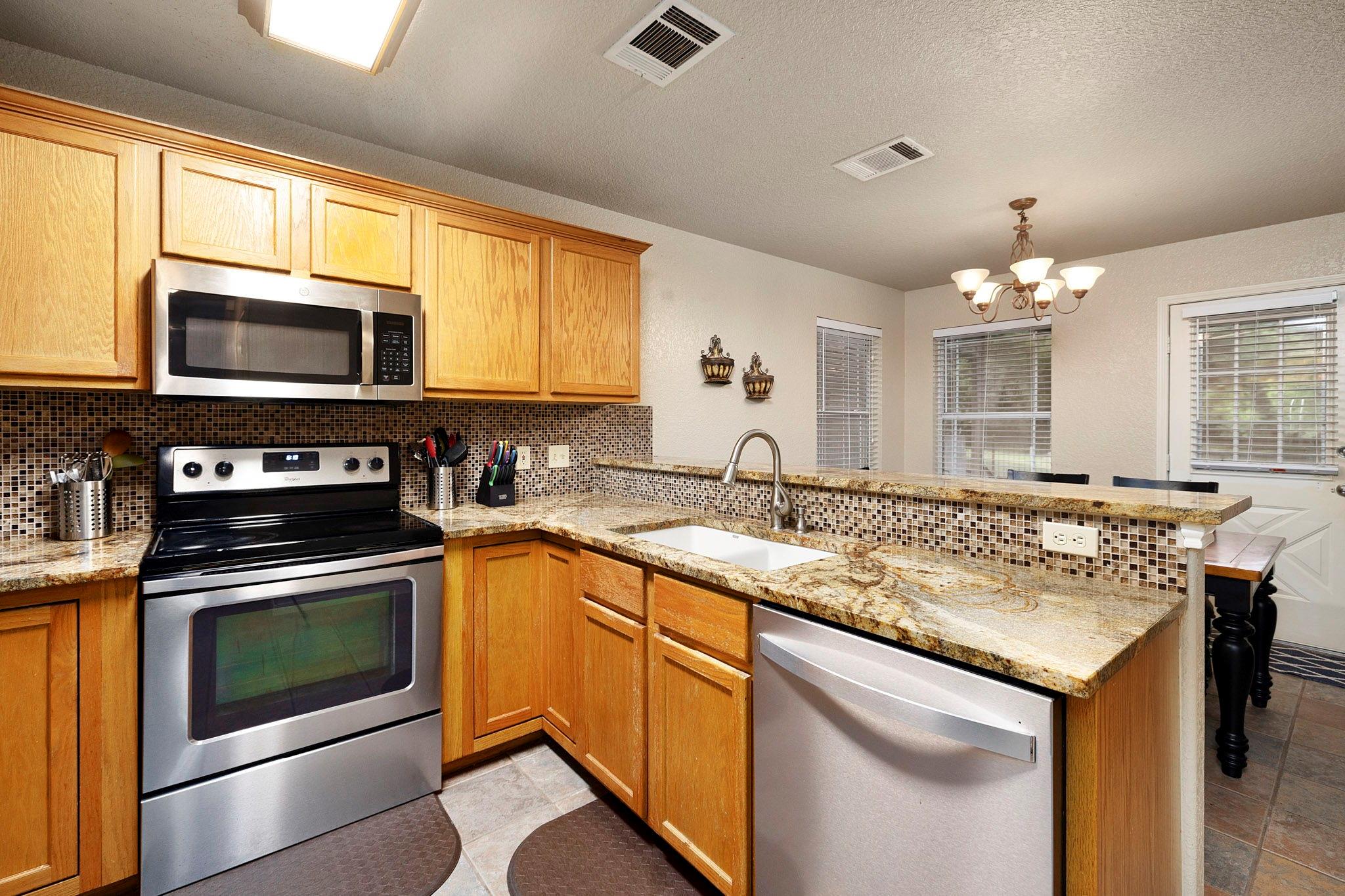 110 Hunter Ridge Rd, San Marcos, TX 78666