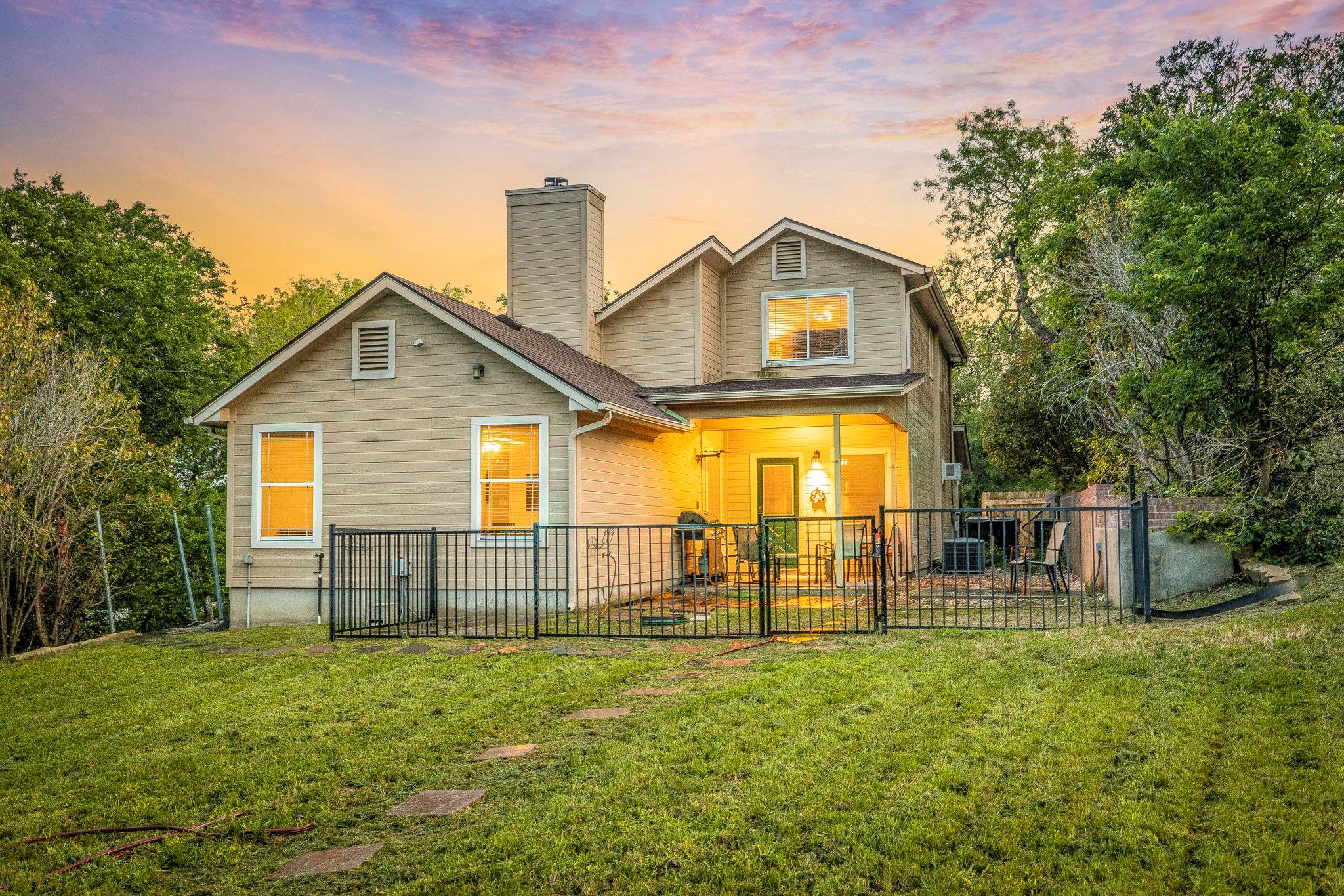 110 Hunter Ridge Rd, San Marcos, TX 78666