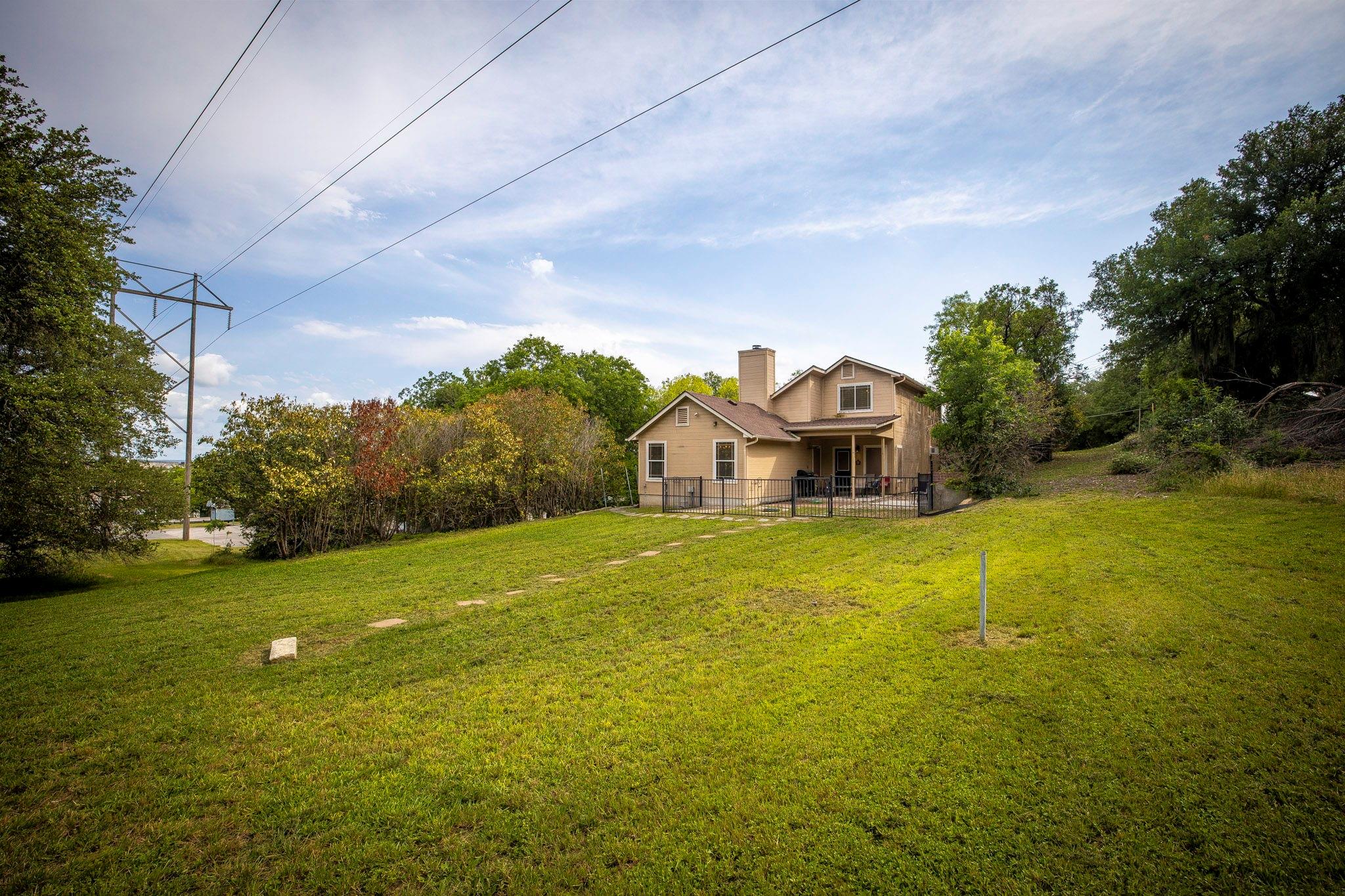 110 Hunter Ridge Rd, San Marcos, TX 78666