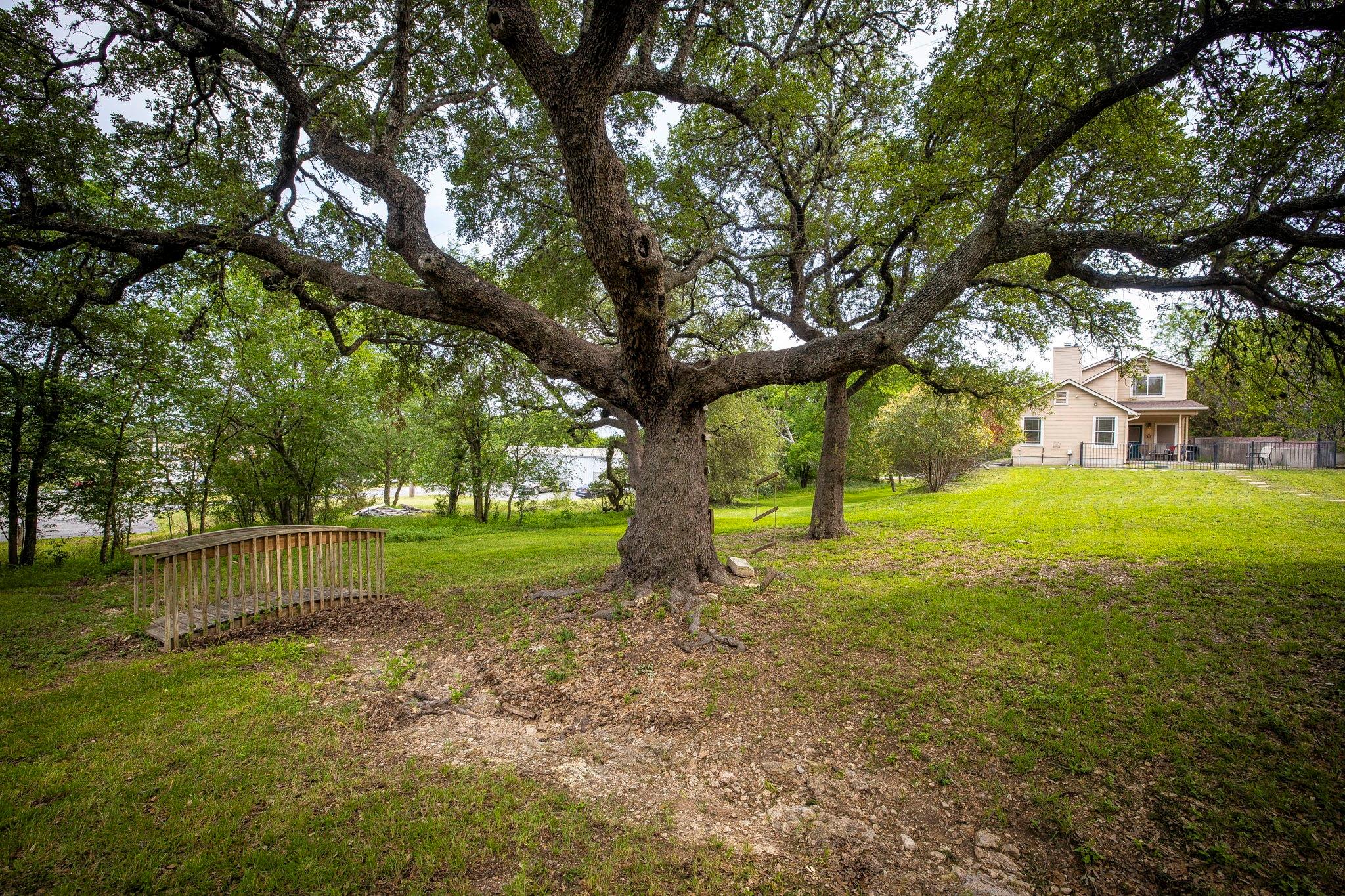 110 Hunter Ridge Rd, San Marcos, TX 78666