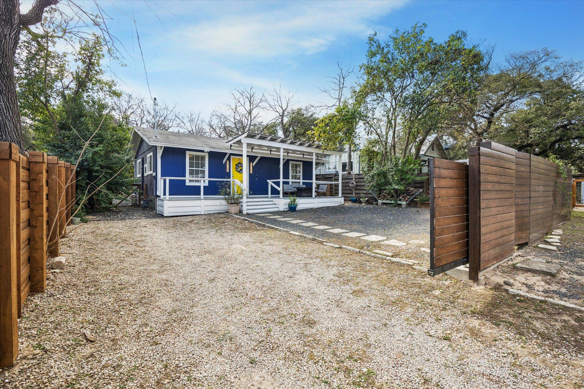 213 Lessin Ln, Austin, TX 78704