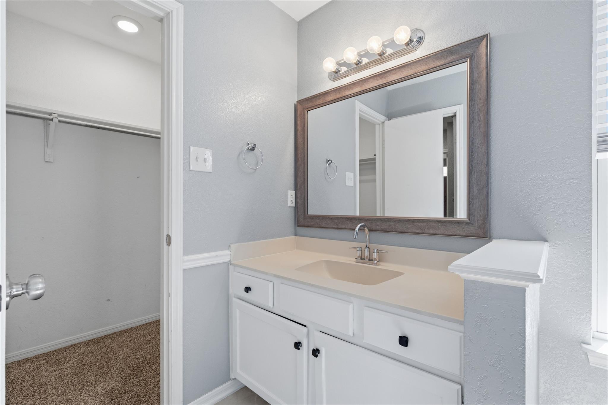 317/319 Rawhide Loop, Round Rock, TX 78681