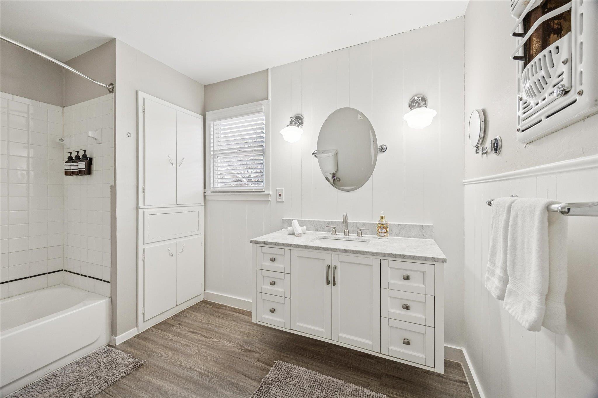 211 Lessin Ln # C, Austin, TX 78704