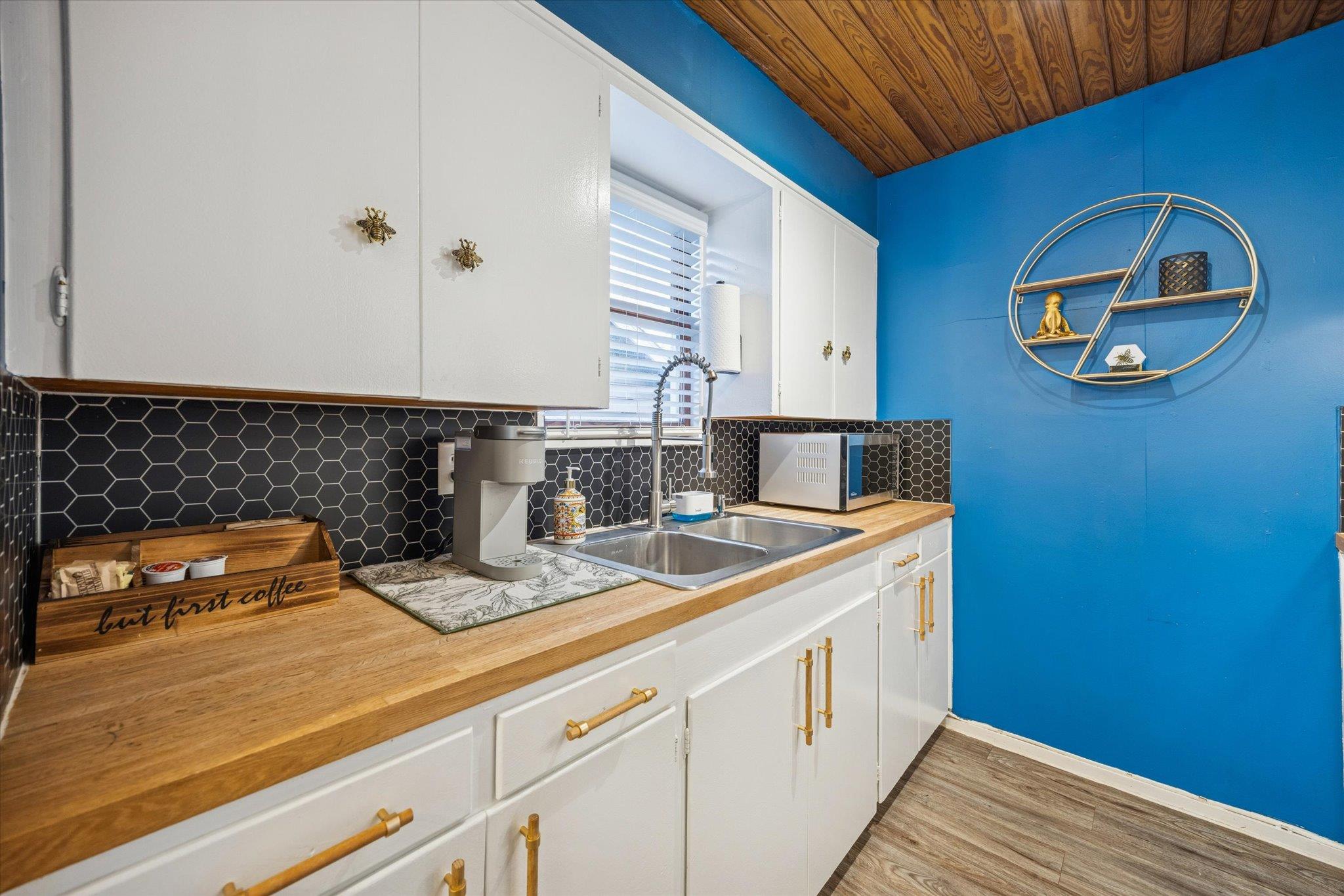 211 Lessin Ln # C, Austin, TX 78704